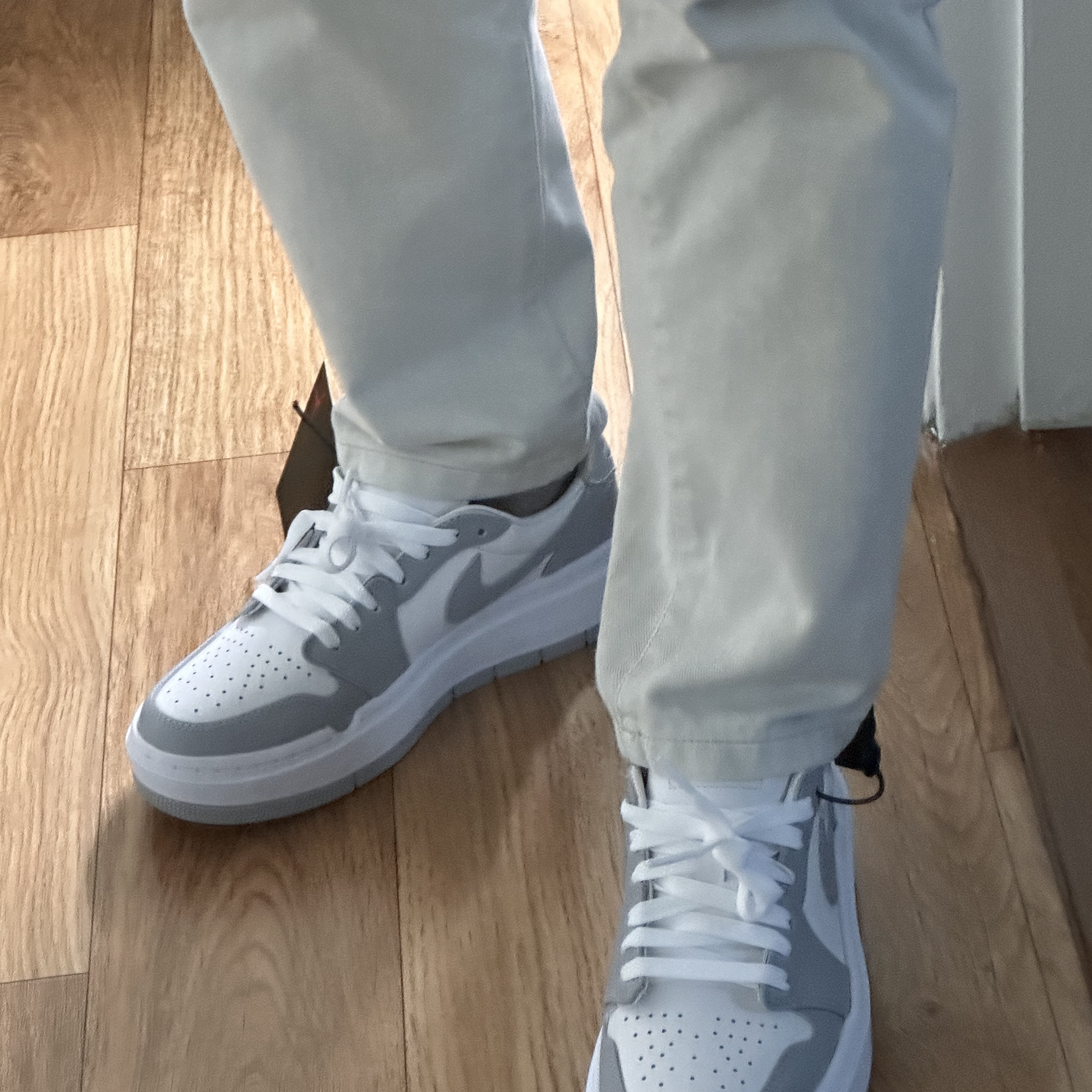 (W) Jordan 1 Elevate Low White and Wolf Grey 착용 스타일