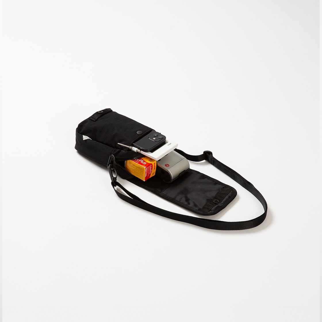 파운드 포켓 셔터 크로스 백 블랙(Found Pocket Shutter Cross Bag Black) - 3