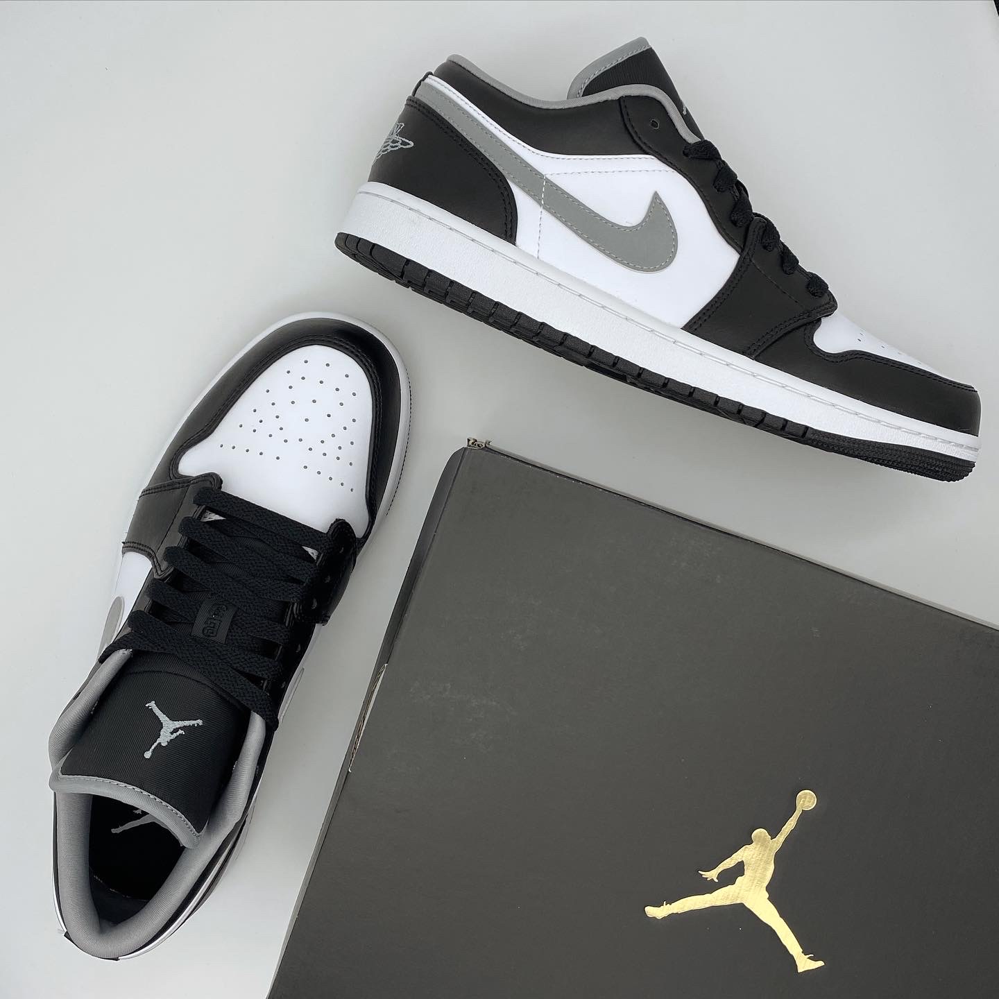 Jordan 1 Low Black Particle Grey 착용 스타일 - 5