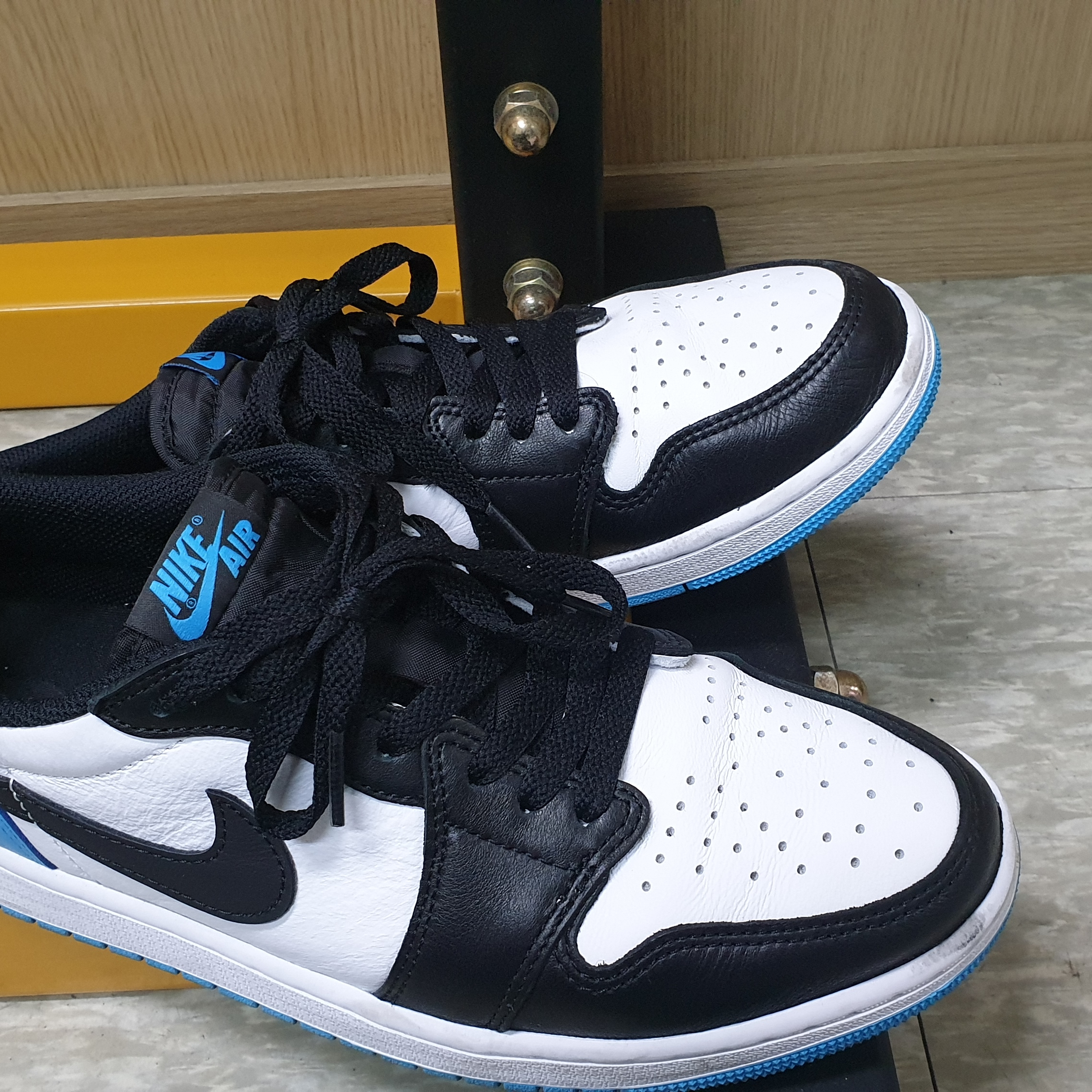 Jordan 1 Retro Low OG Black and Dark Powder Blue 착용 스타일