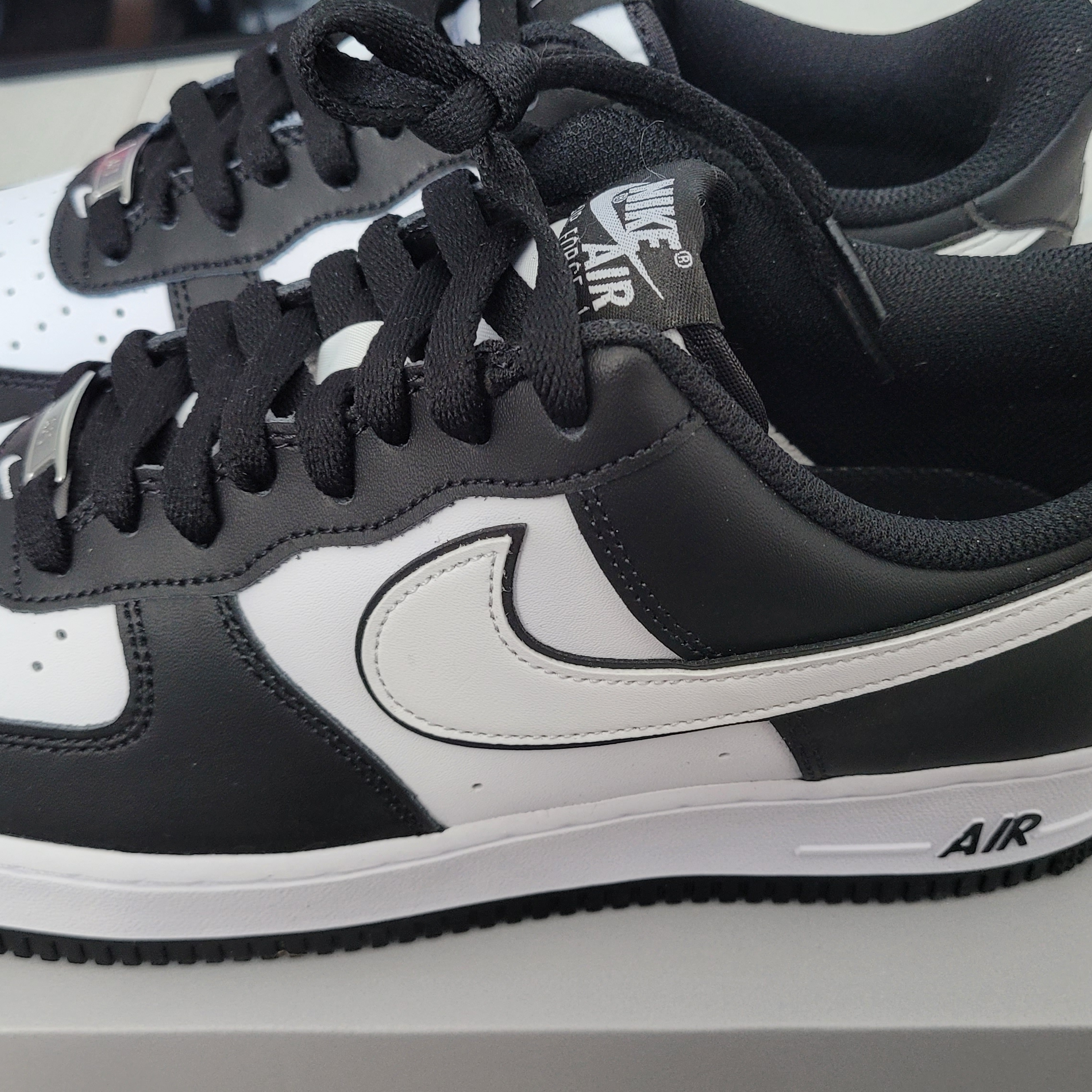 Nike Air Force 1 '07 Black White 착용 스타일 - 1