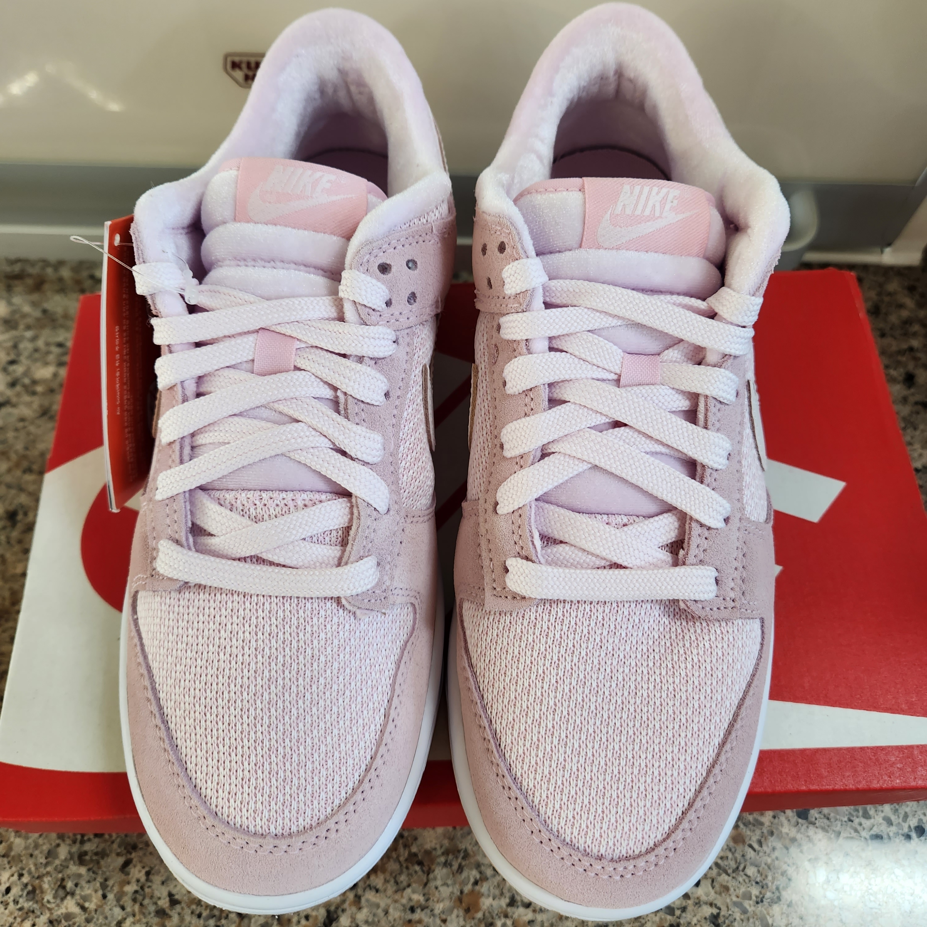 (W) Nike Dunk Low SE Light Soft Pink 착용 스타일 - 2