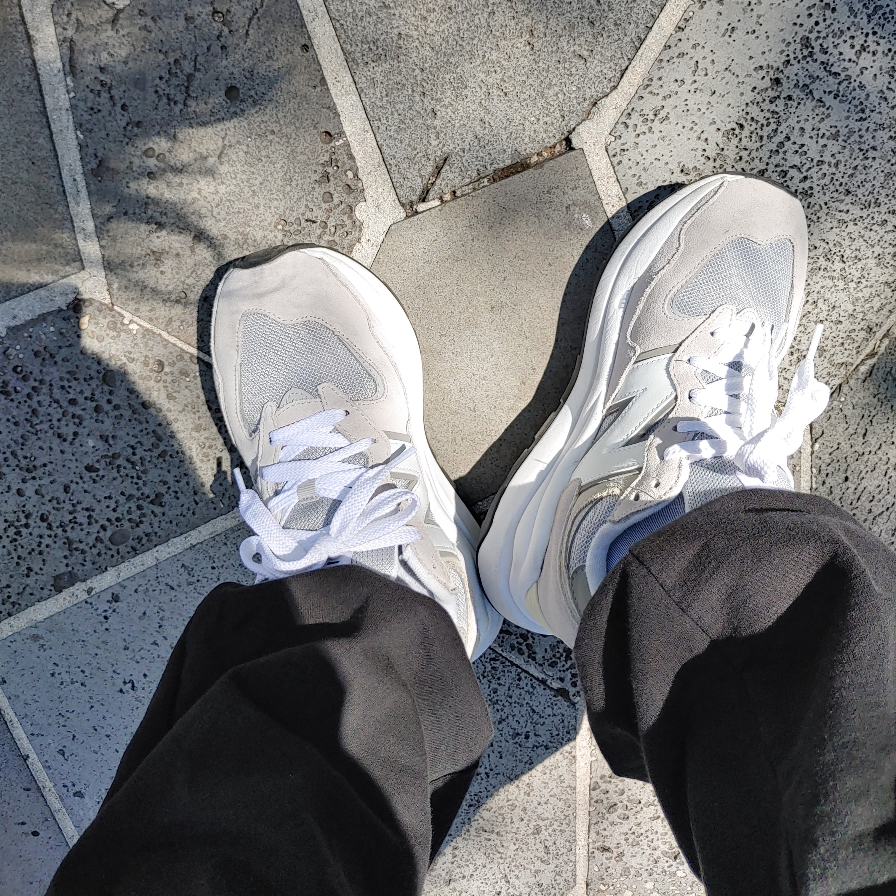 New Balance 5740 Dove Grey White 착용 스타일