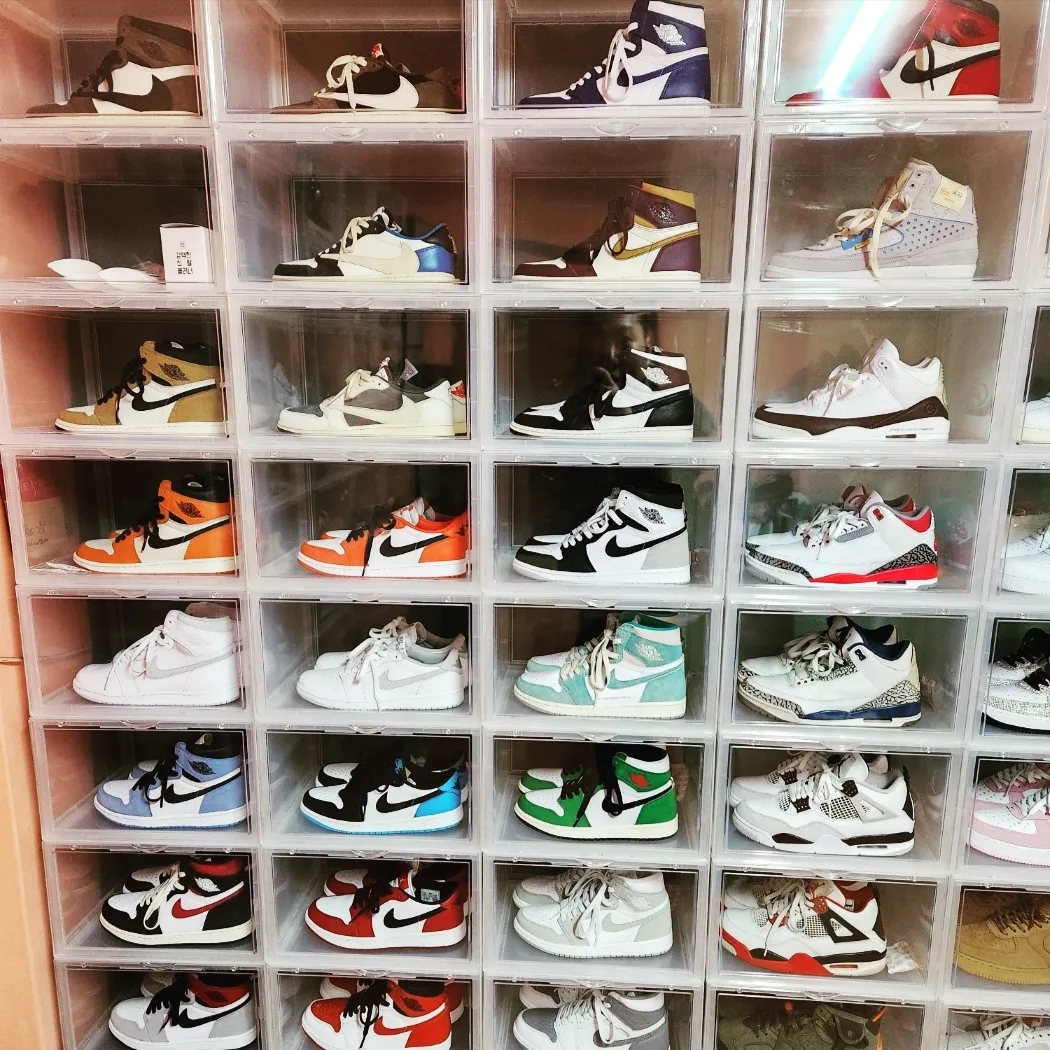 Jordan 1 Retro High OG Chicago 2022, Jordan 1 x Travis Scott Retro Low OG SP Sail and Ridgerock 착용 스타일 - 5