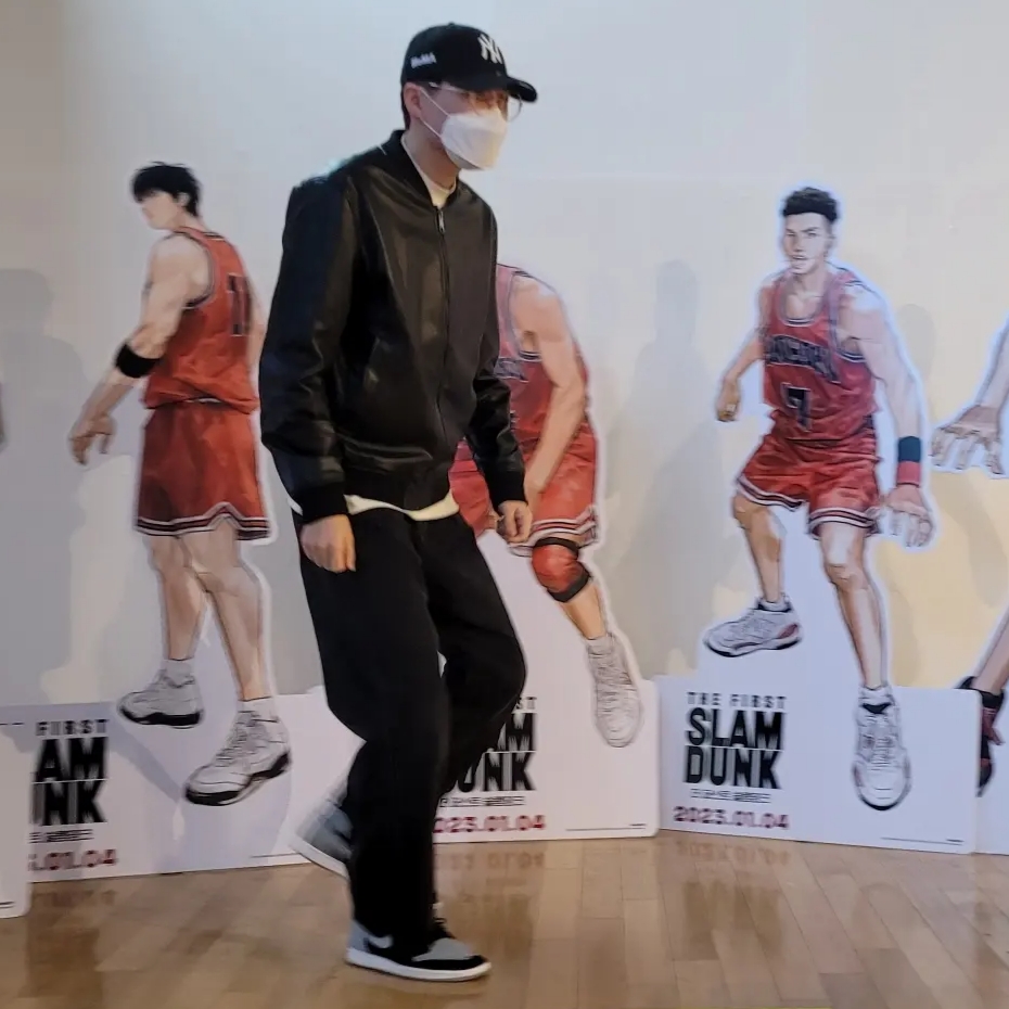New Era x MoMA New York Yankees Cap Black 착용 스타일
