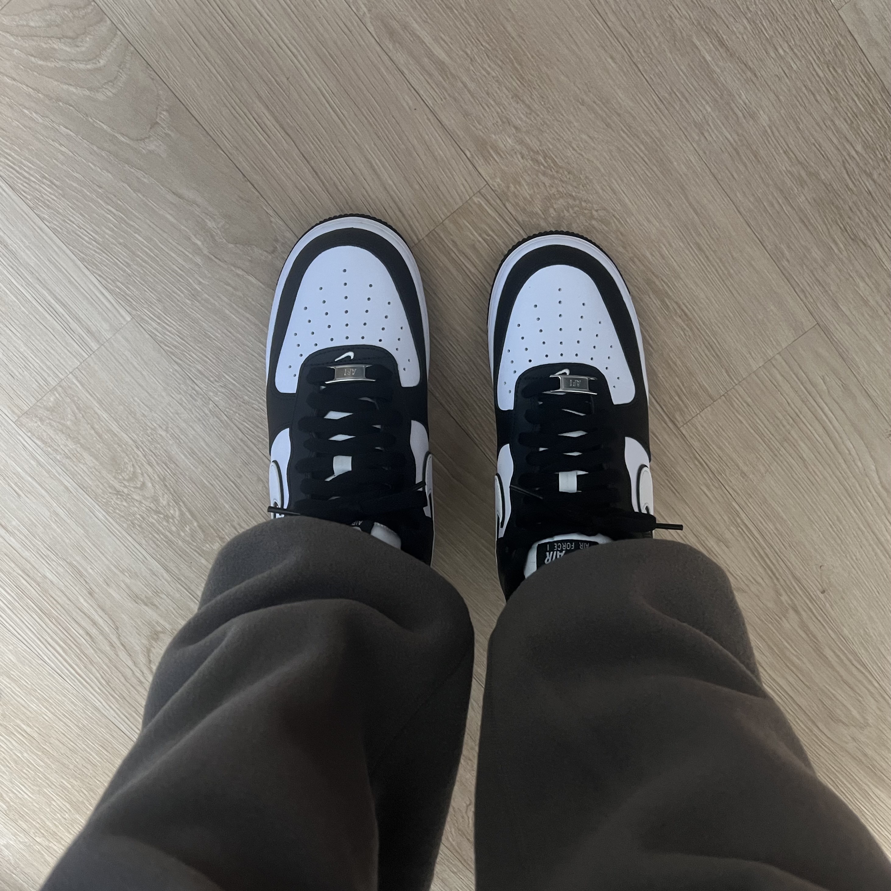 Nike Air Force 1 '07 Black White 착용 스타일