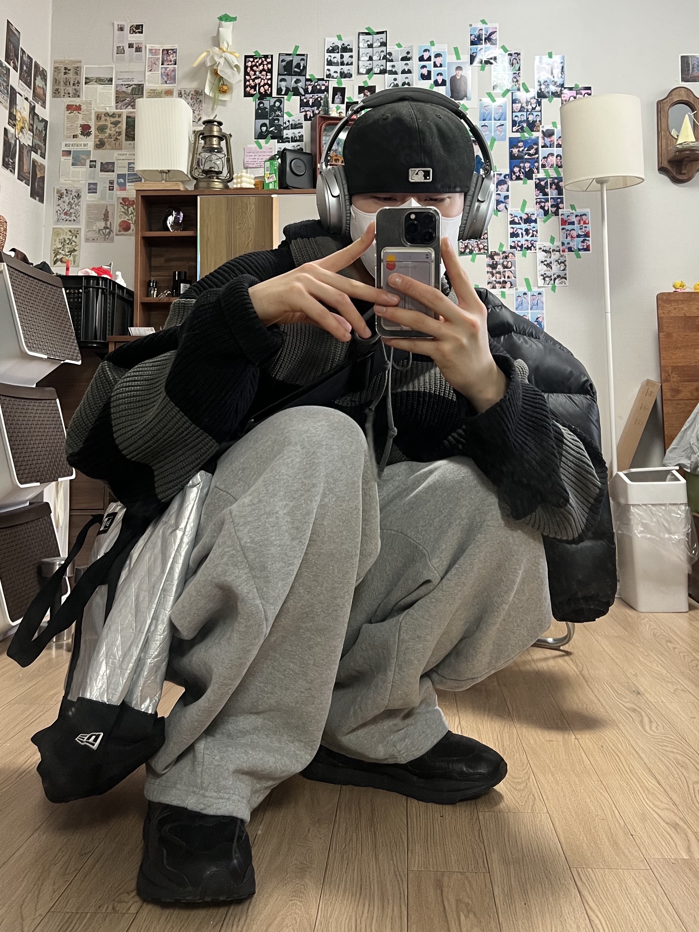 The North Face 1996 Eco Nuptse Jacket Black, New Balance 5740 Black 착용 스타일 - 3