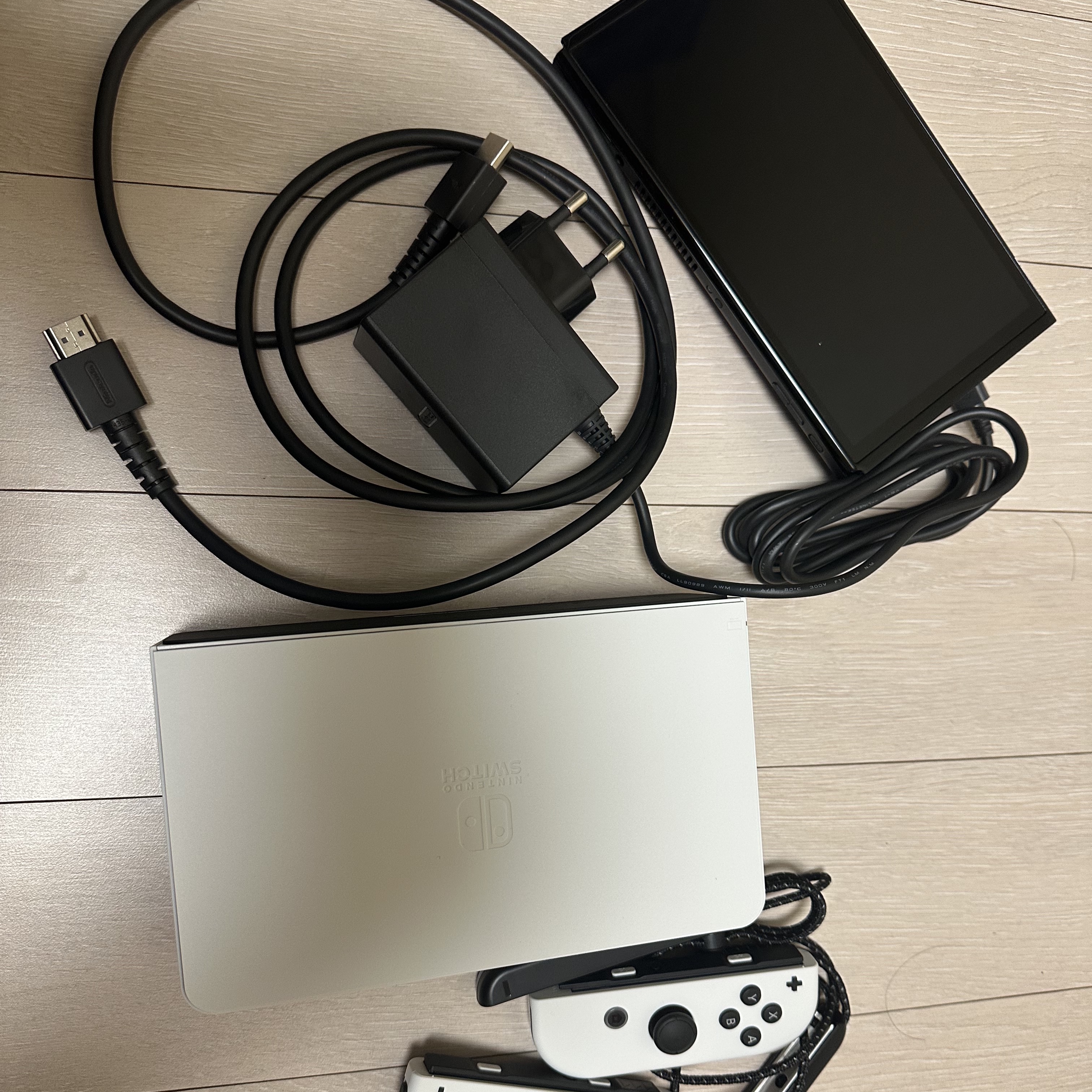 Nintendo Switch OLED White (Korean Ver.) 착용 스타일