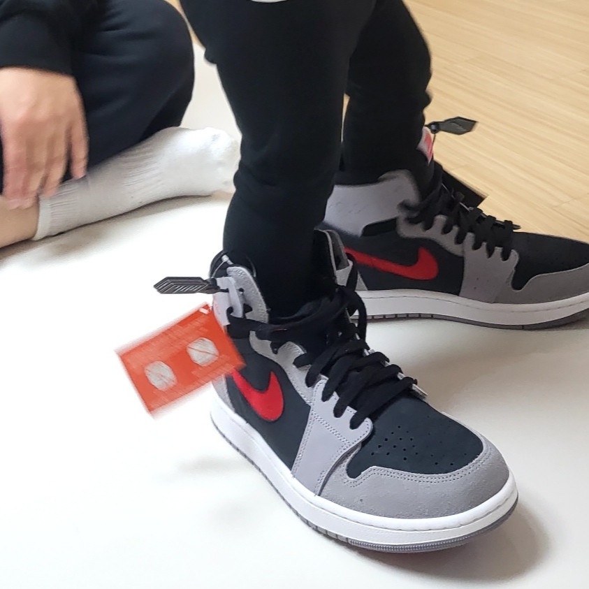 Jordan 1 Zoom Air CMFT 2 Black Fire Red 착용 스타일 - 2