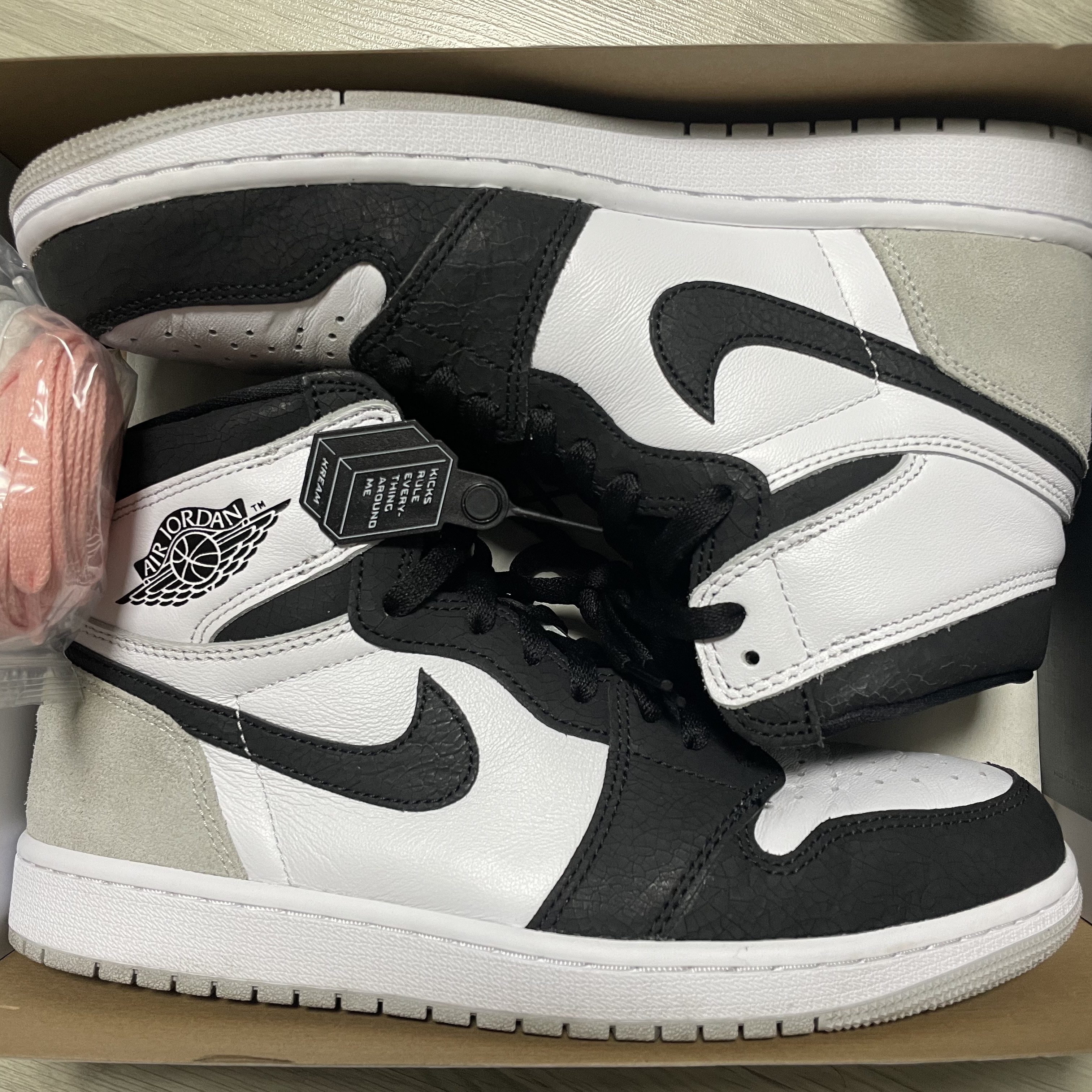 Jordan 1 Retro High OG Bleached Coral 착용 스타일
