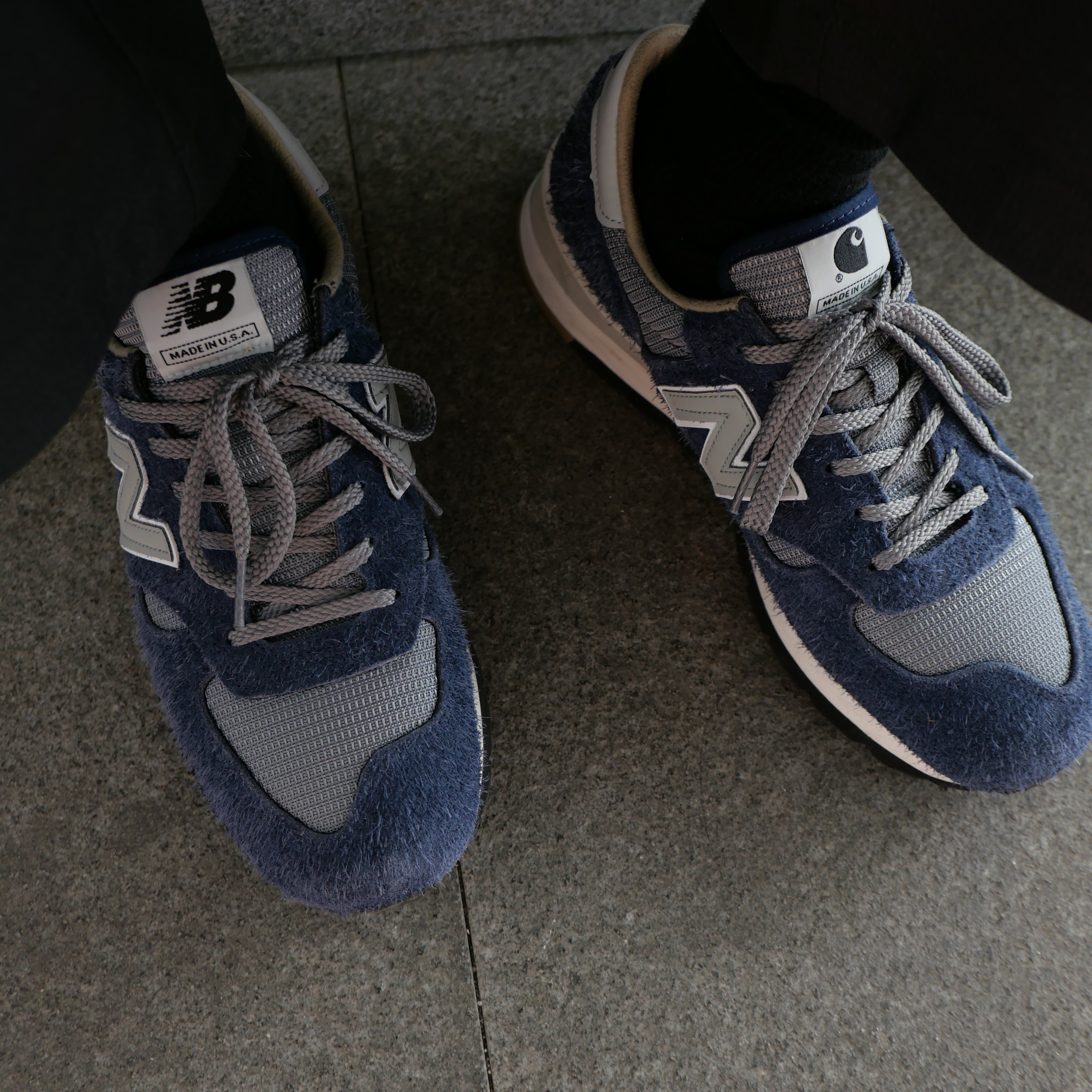 New Balance x Carhartt WIP 990v1 Made in USA Sculpture Center 착용 스타일 - 1