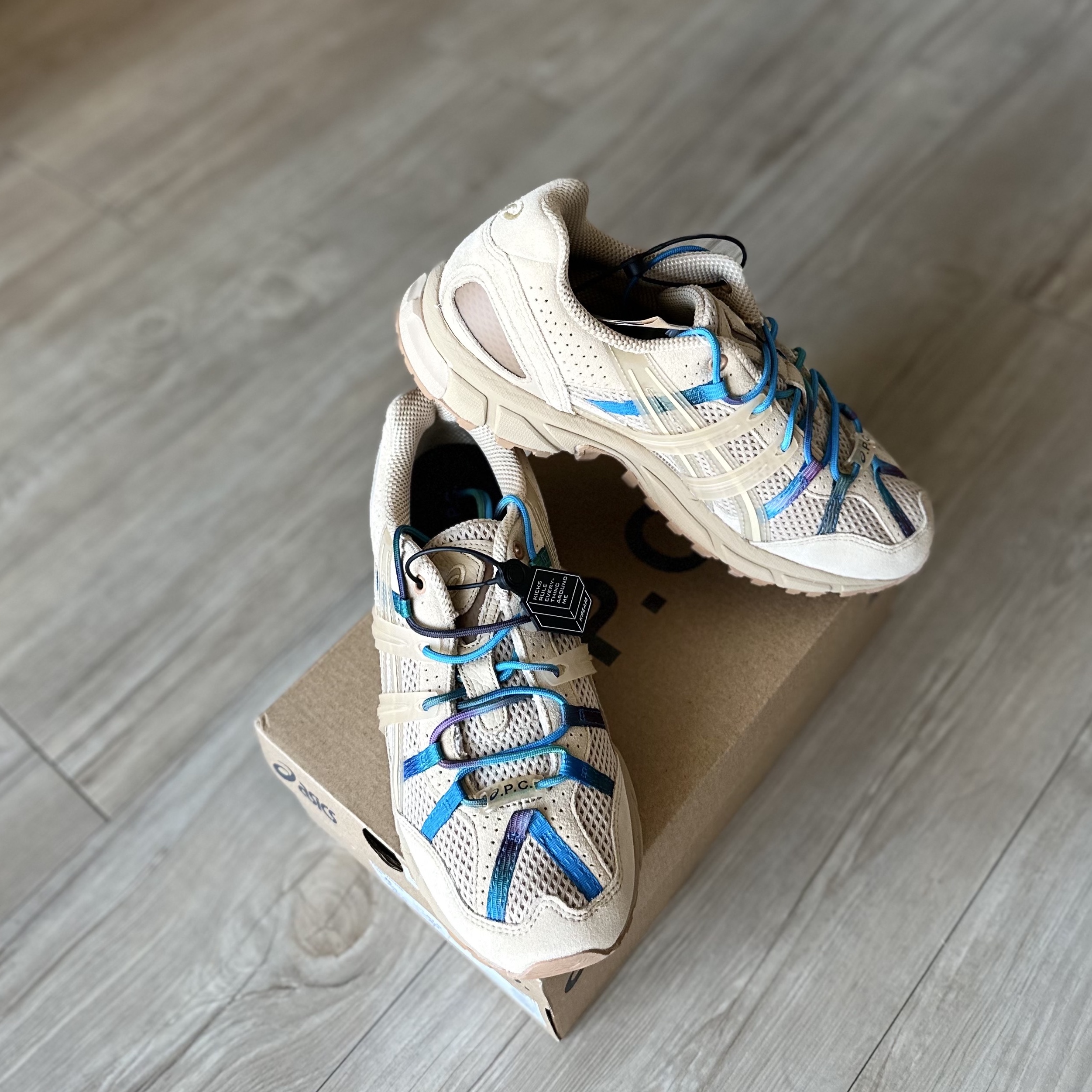 Asics x A.P.C. Gel-Sonoma 15-50 Beige 착용 스타일 - 2