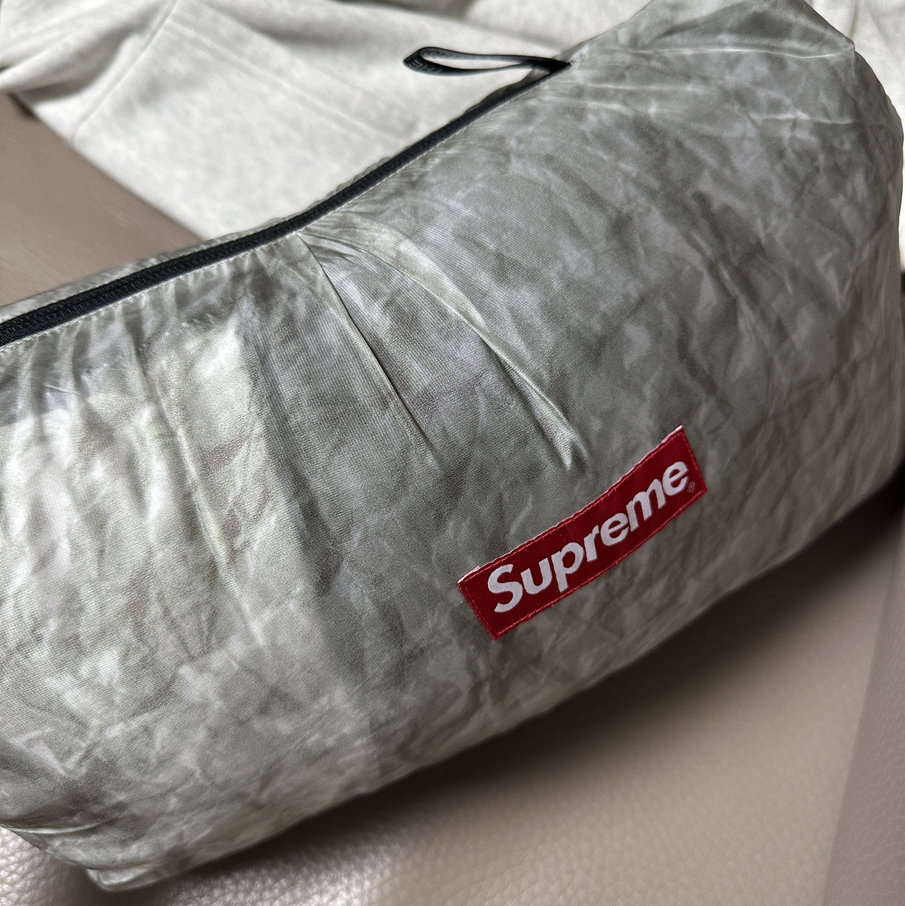 Supreme x The North Face Paper Print Nuptse Jacket - 19FW 착용 스타일