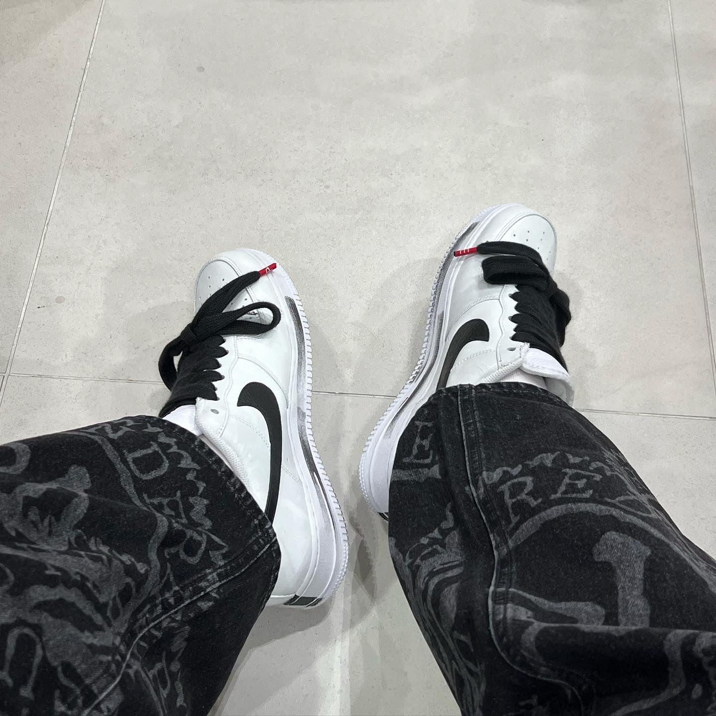 Nike x Peaceminusone Air Force 1 Low Para-Noise 2.0 착용 스타일 - 3