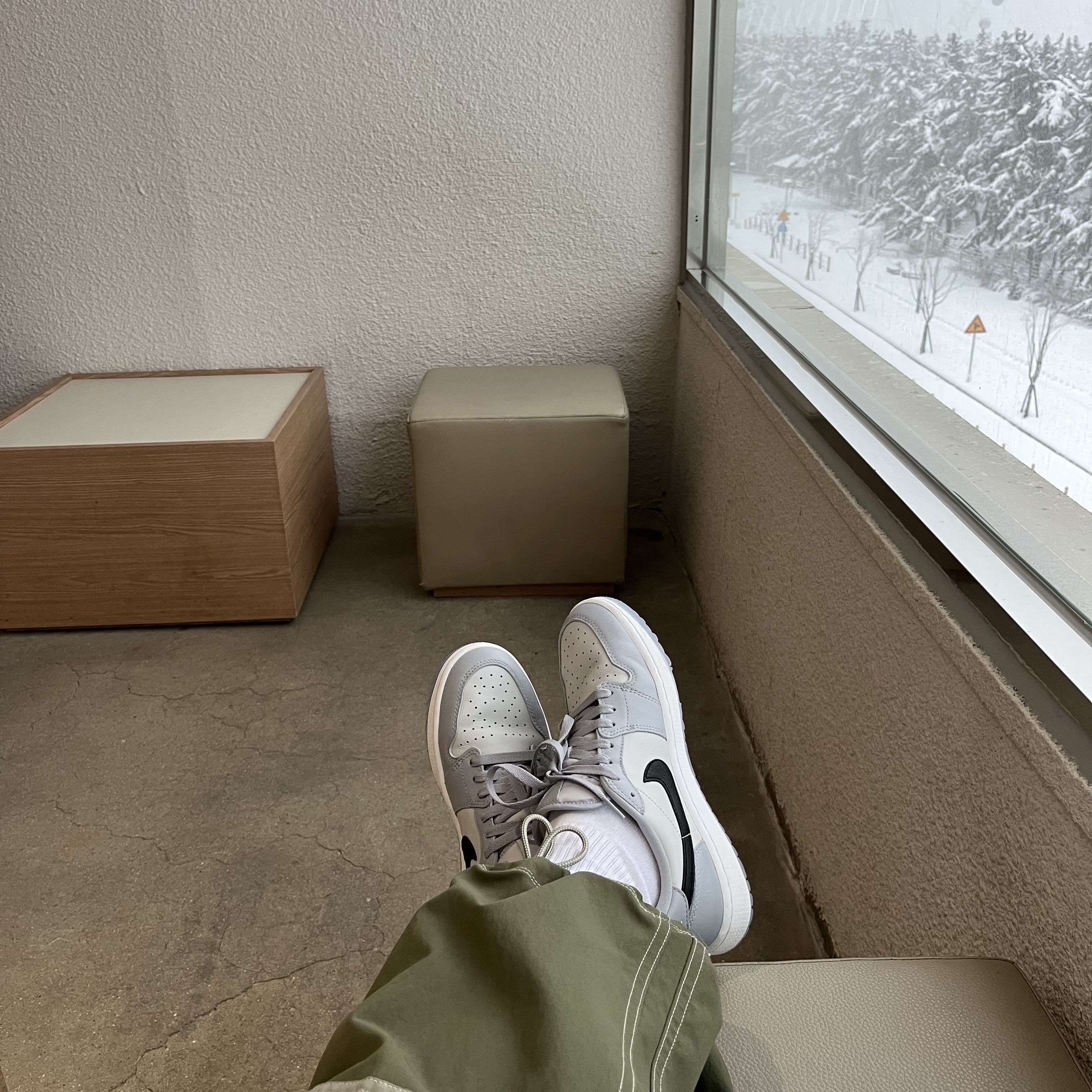 Jordan 1 Low Golf Wolf Grey, Nike ACG Smith Summit Cargo Pants Medium Olive - Asia 착용 스타일