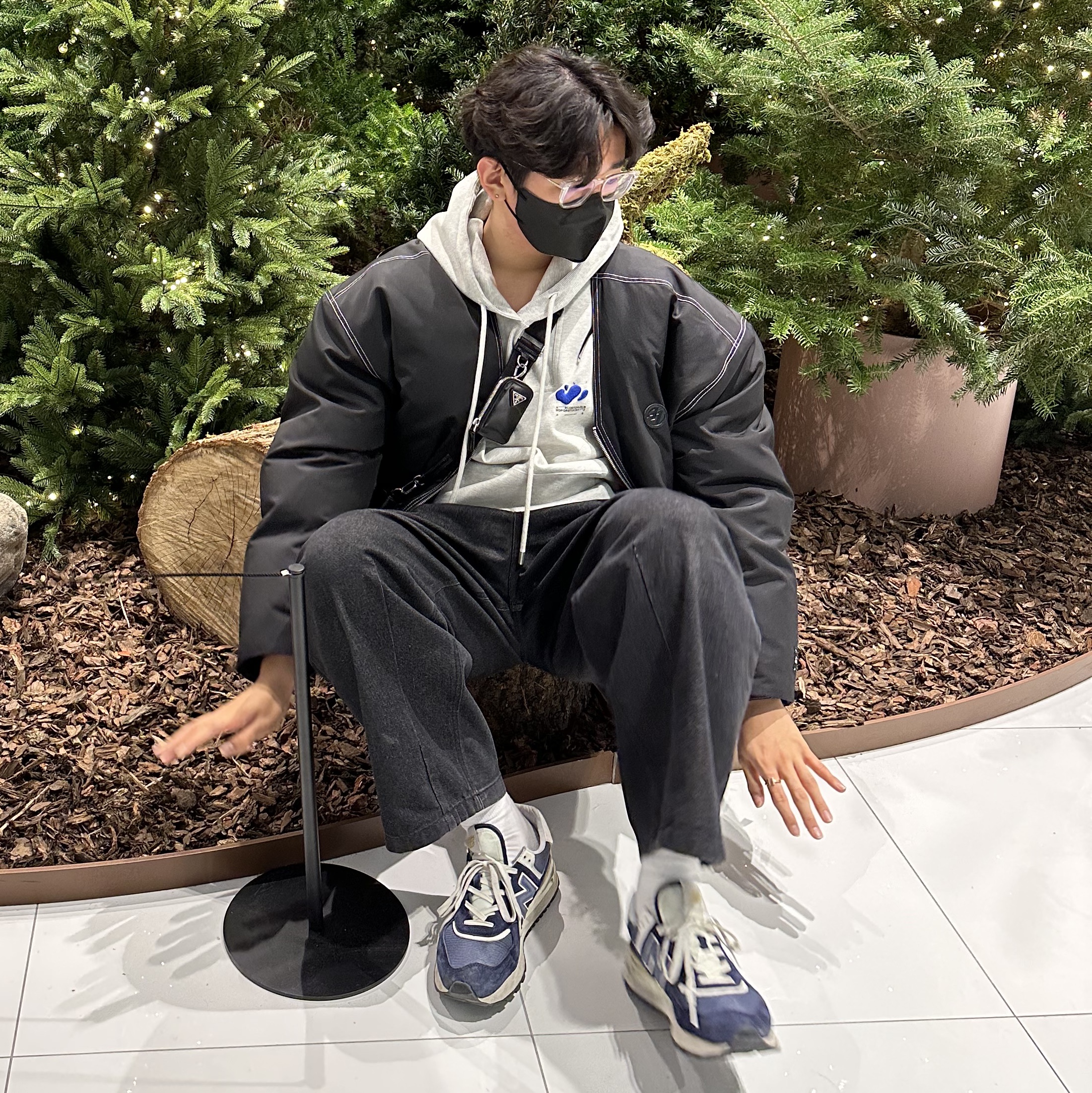 Zara x Ader Error Embroidery Hooded Sweatshirt Grey, Zara x Ader Error Oversize Bomber Jacket Black 착용 스타일