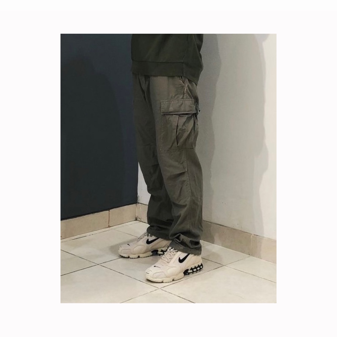 Nike x Stussy Air Zoom Spiridon Cage 2 Fossil 착용 스타일 - 1