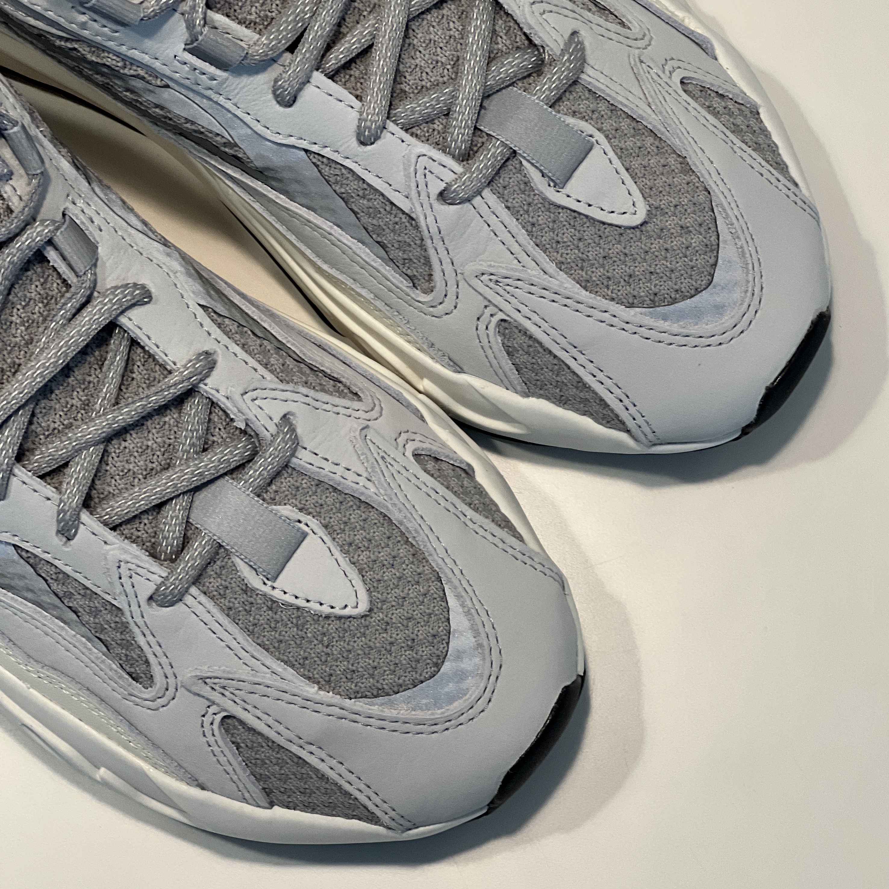 Adidas Yeezy Boost 700 V2 Static 2022 착용 스타일 - 1