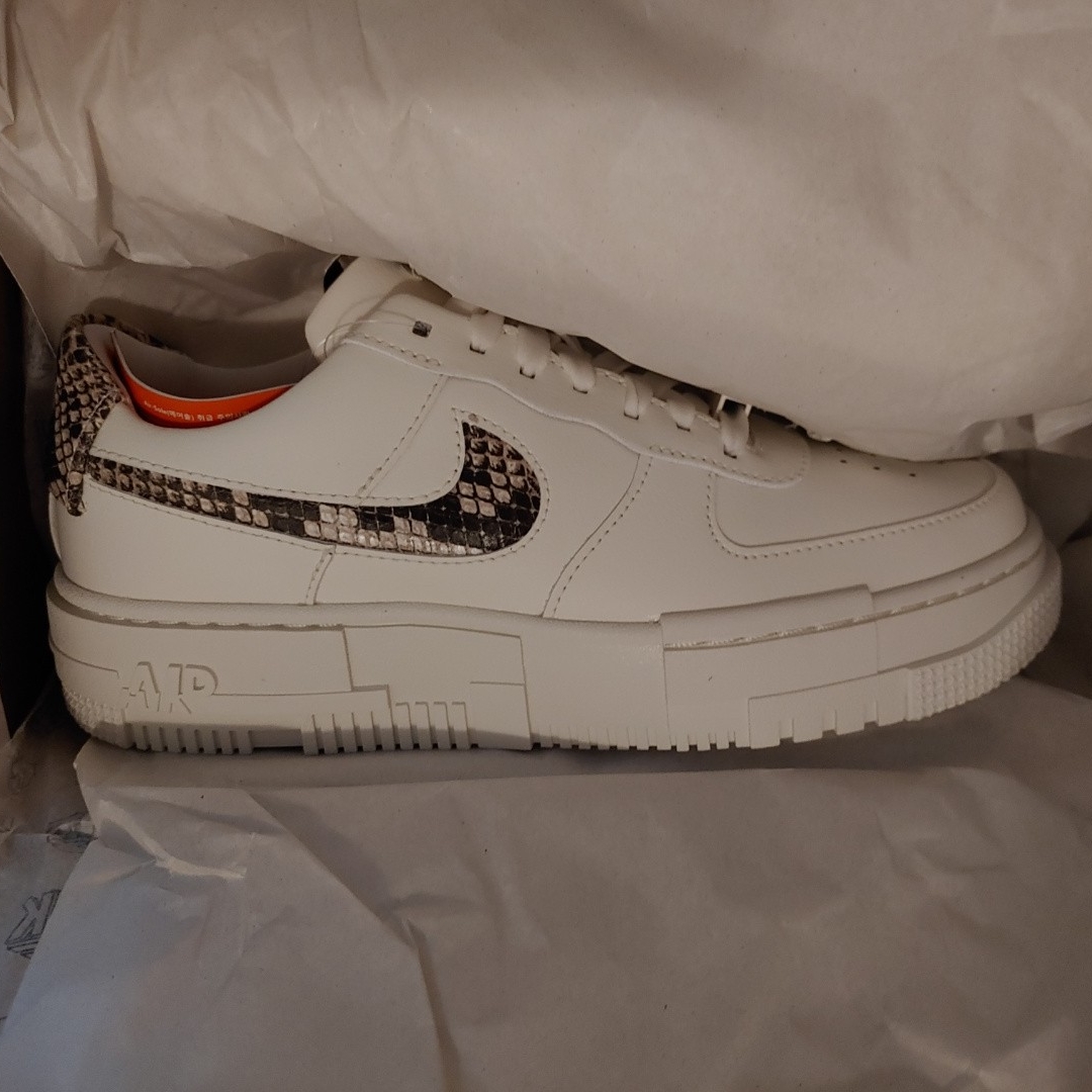 (W) Nike Air Force 1 Pixel SE Sail Snake 착용 스타일