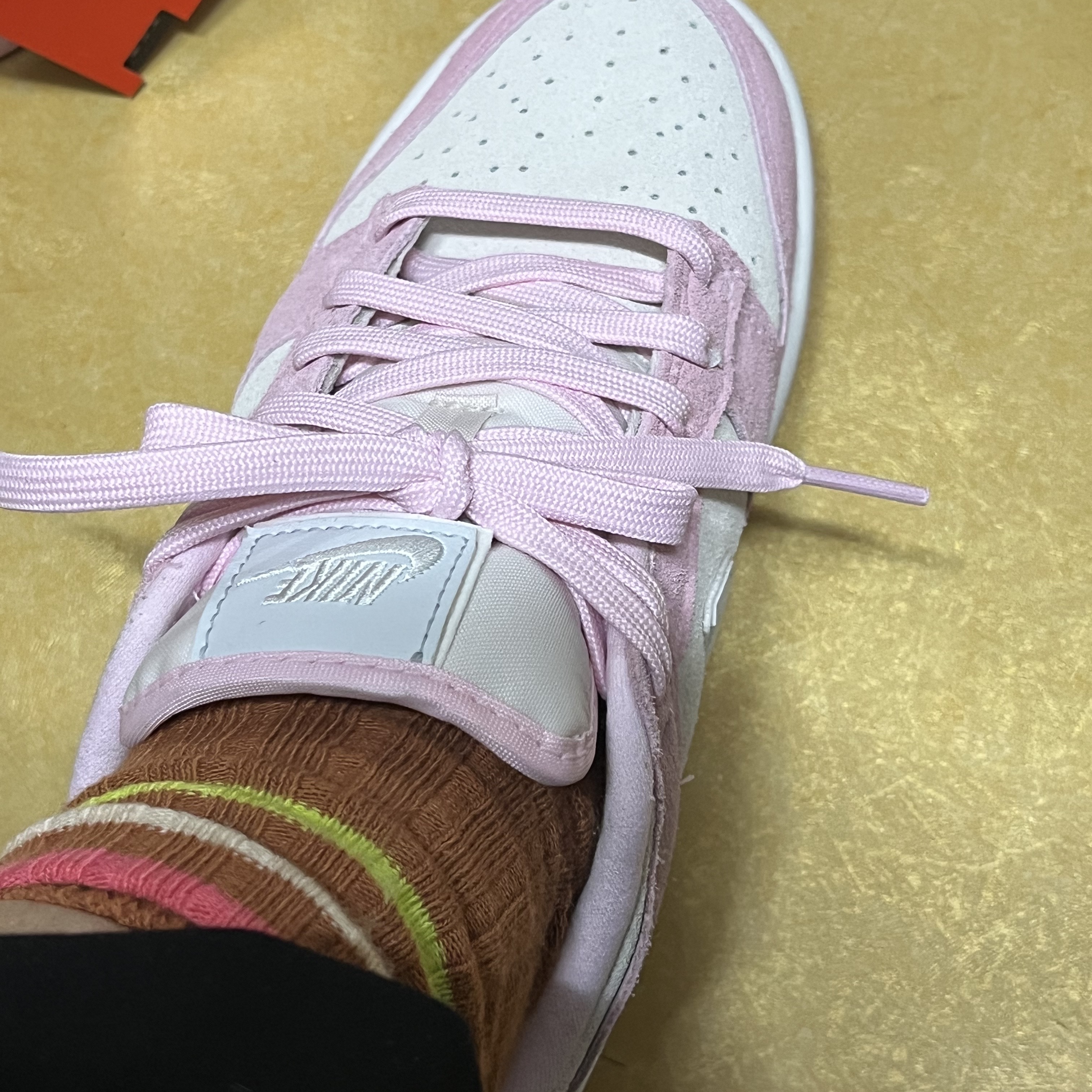 (W) Nike Dunk Low LX Pink Foam 착용 스타일 - 2