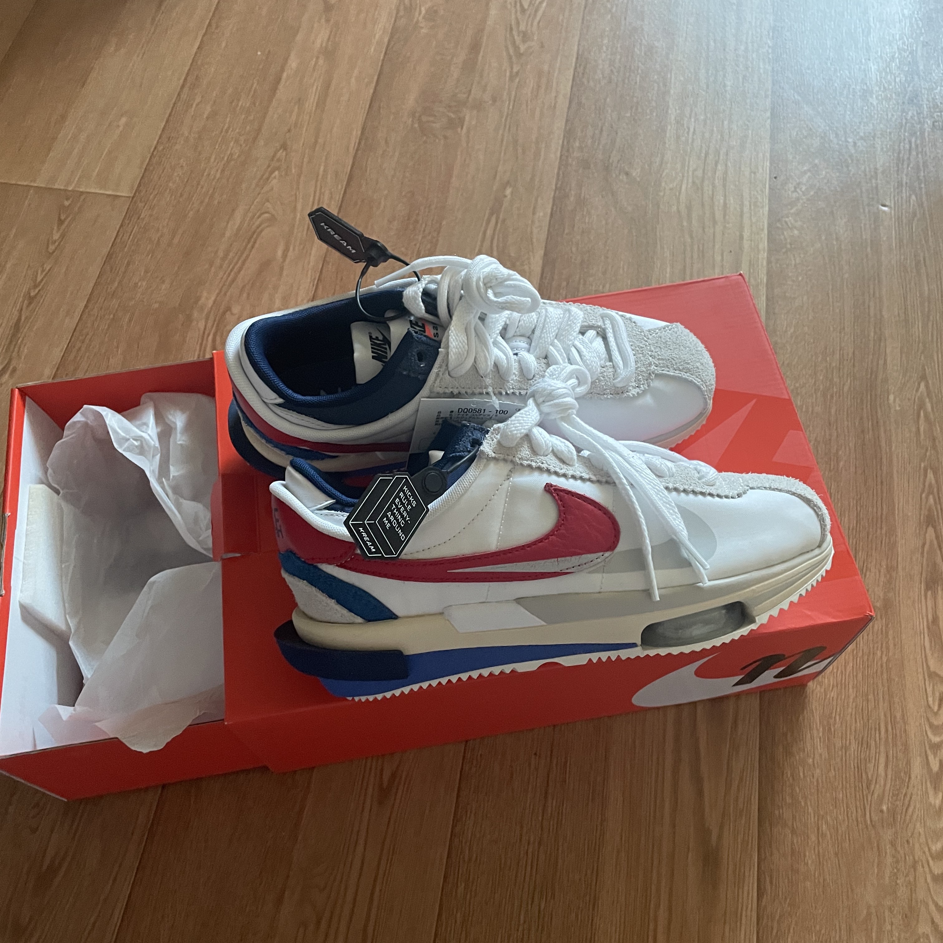Nike x Sacai Zoom Cortez SP White and University Red 착용 스타일
