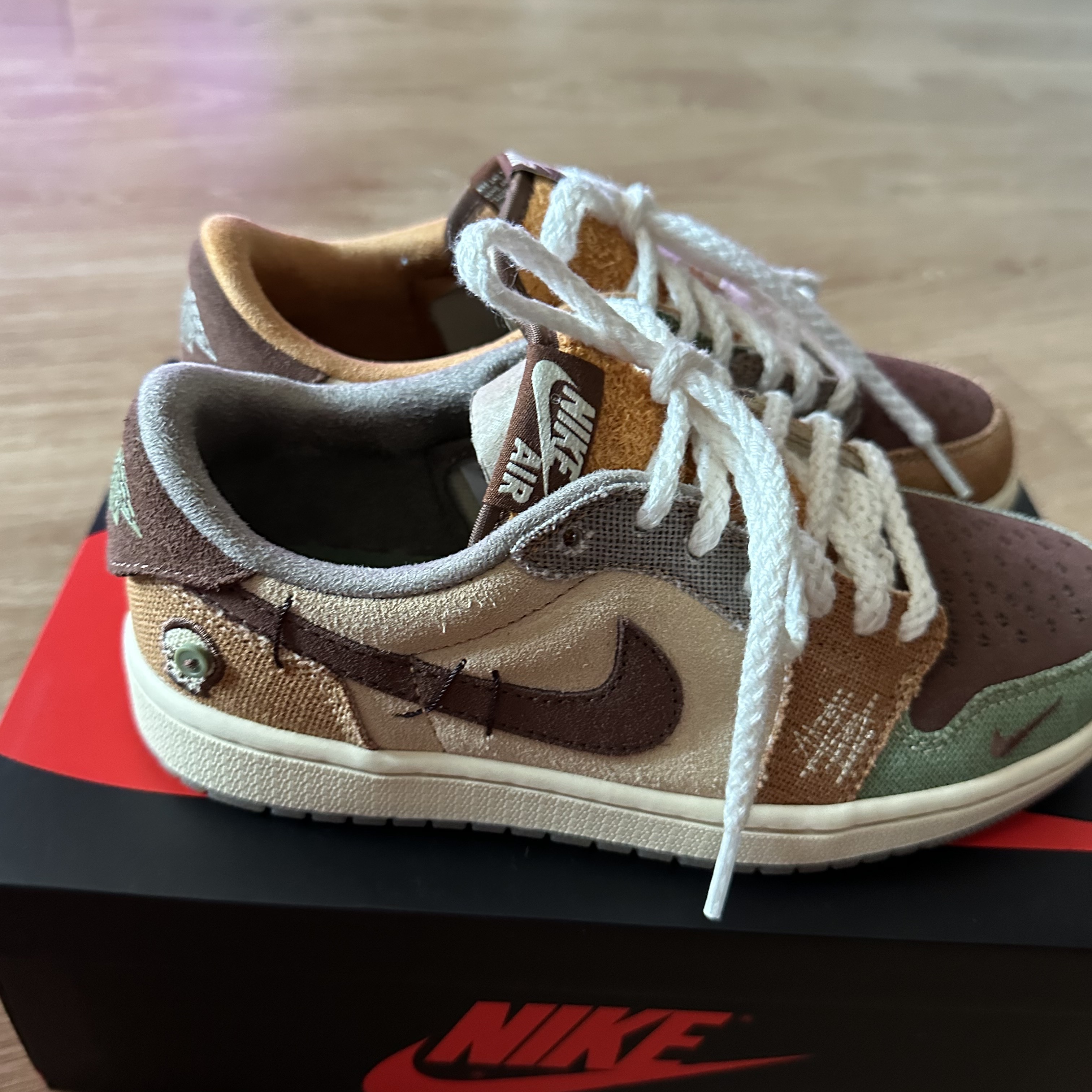 Jordan 1 x Zion Williamson Retro Low OG Flax and Oil Green 착용 스타일