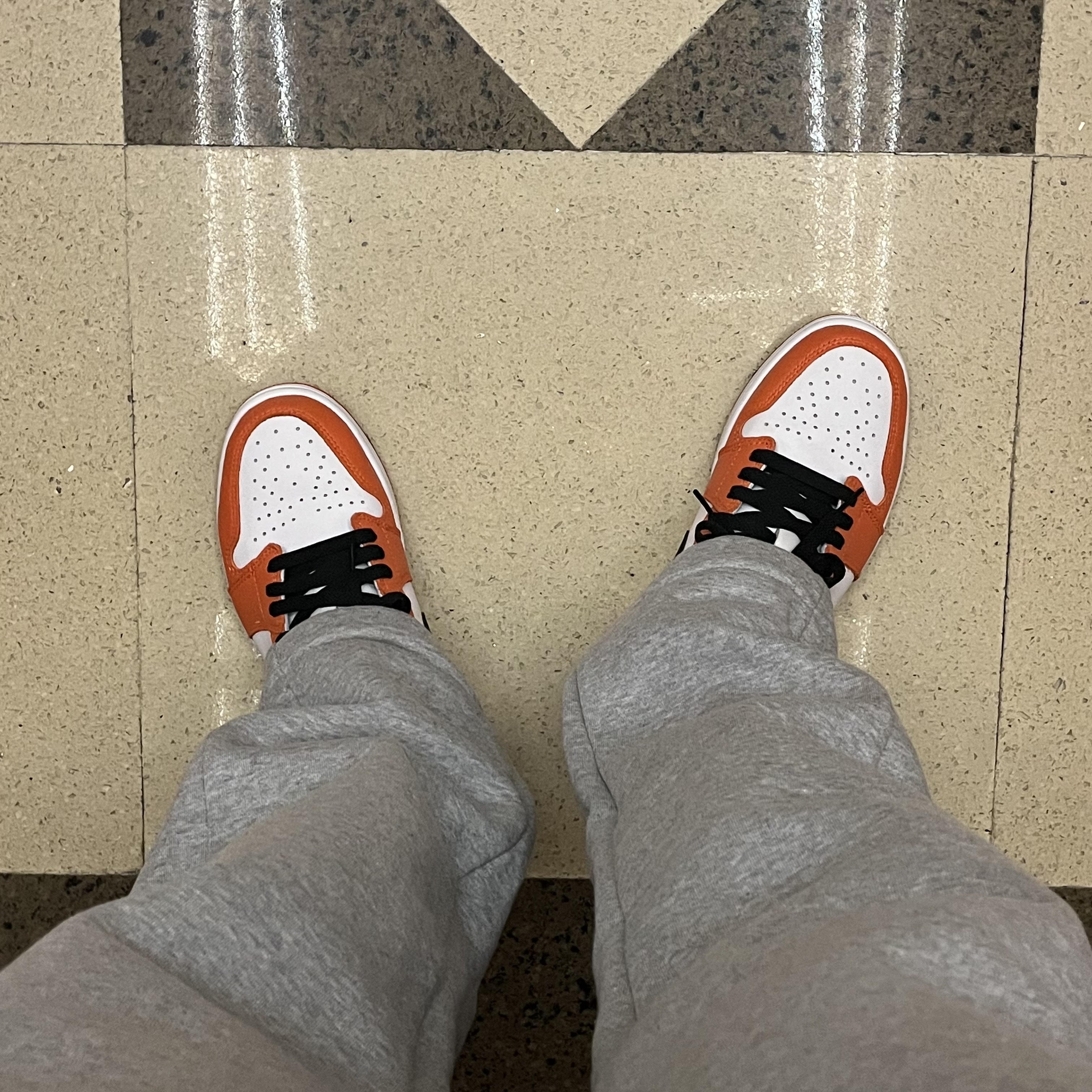 Jordan 1 Low OG Starfish 착용 스타일