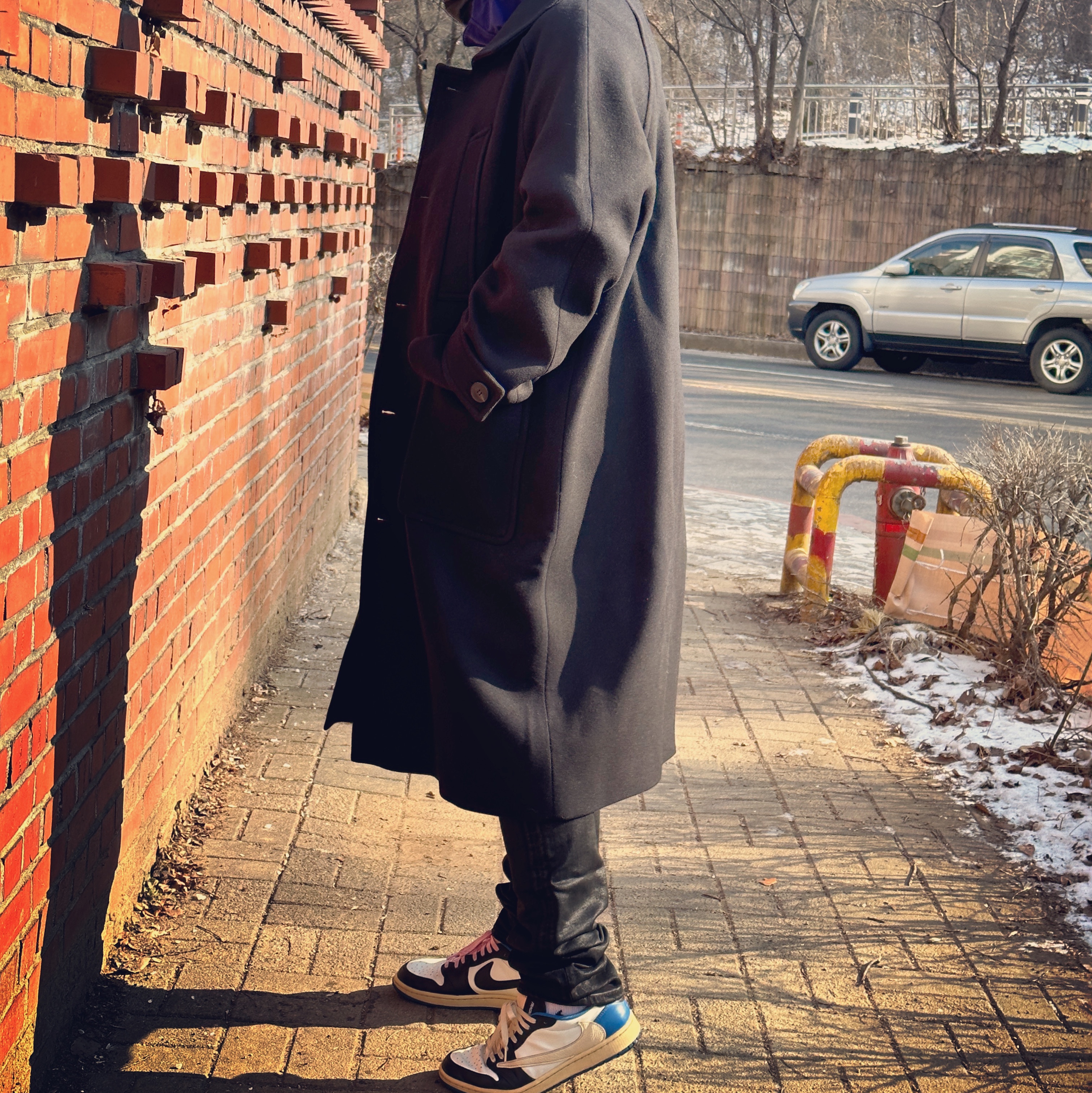 Undermycar Legion.02 Balmacaan Oversized Wool Coat Black, Jordan 1 x Travis Scott x Fragment Retro Low OG SP Military Blue 착용 스타일