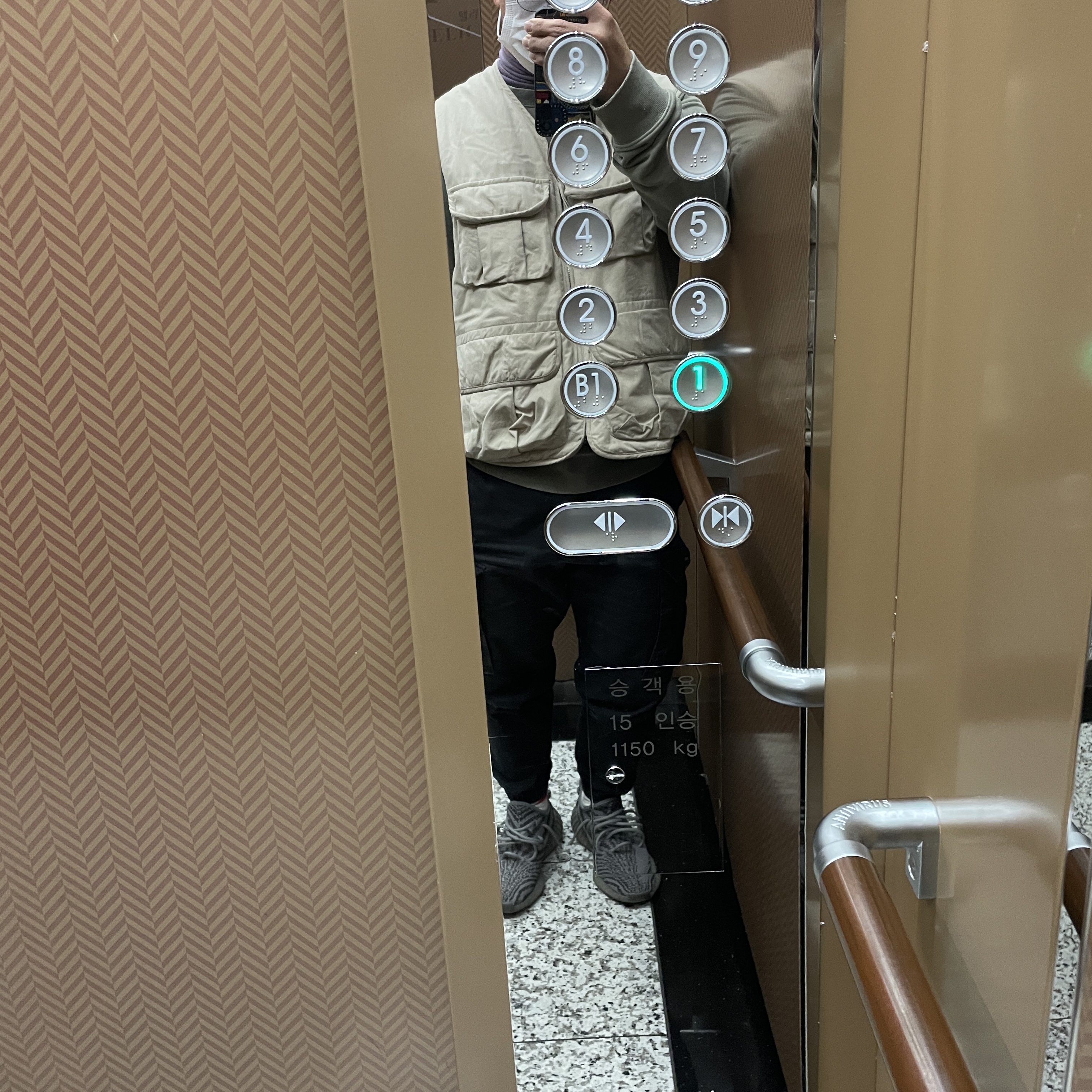 Adidas Yeezy Boost 350 V2 Beluga 2.0 착용 스타일