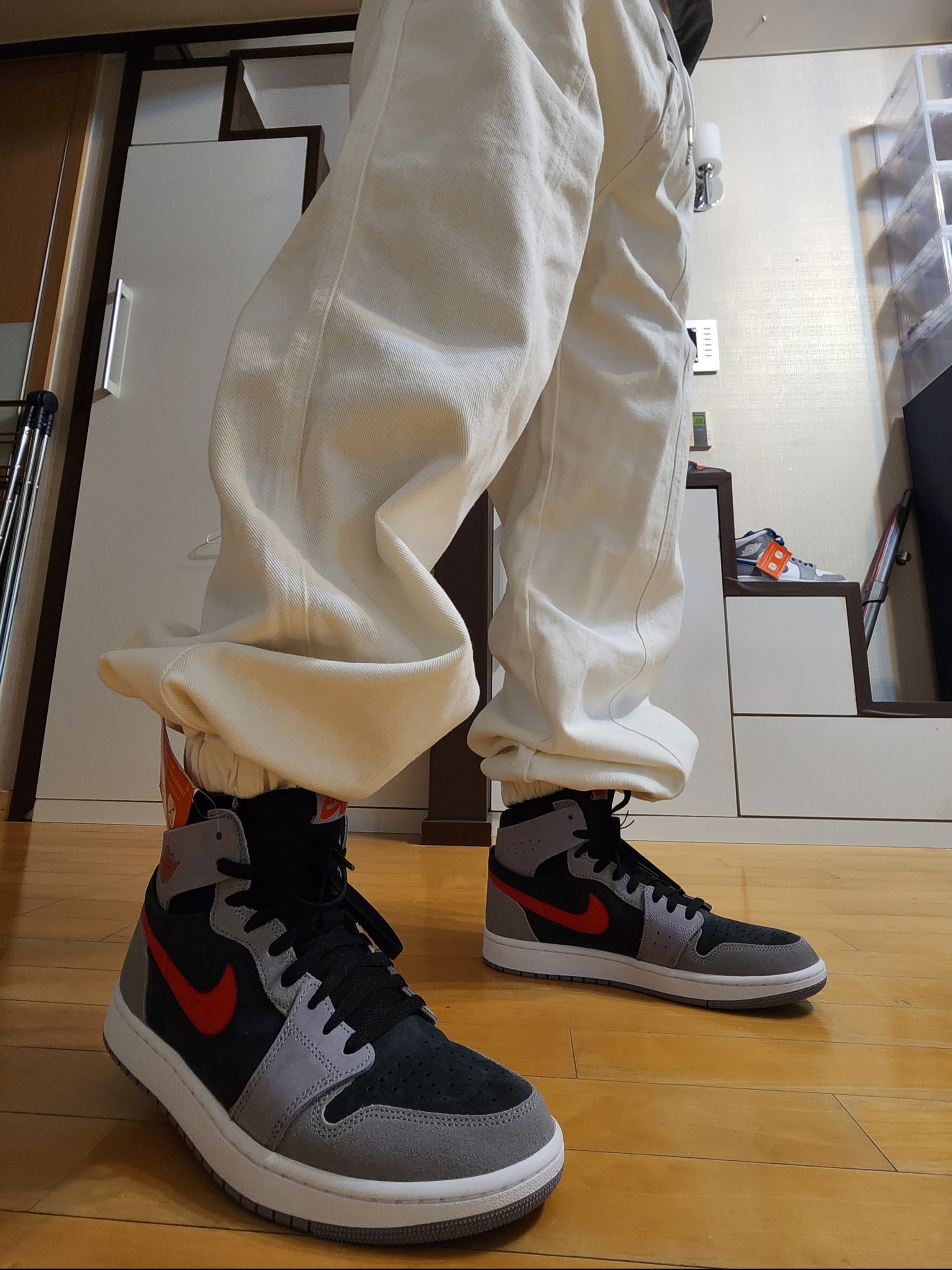Jordan 1 Zoom Air CMFT 2 Black Fire Red 착용 스타일
