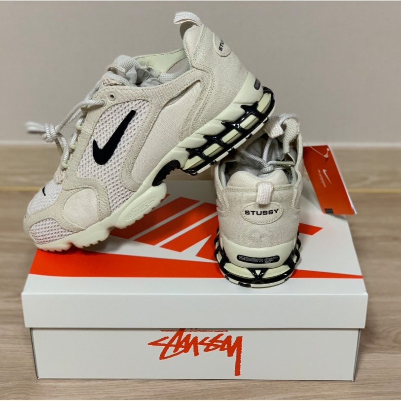Nike x Stussy Air Zoom Spiridon Cage 2 Fossil 착용 스타일 - 2