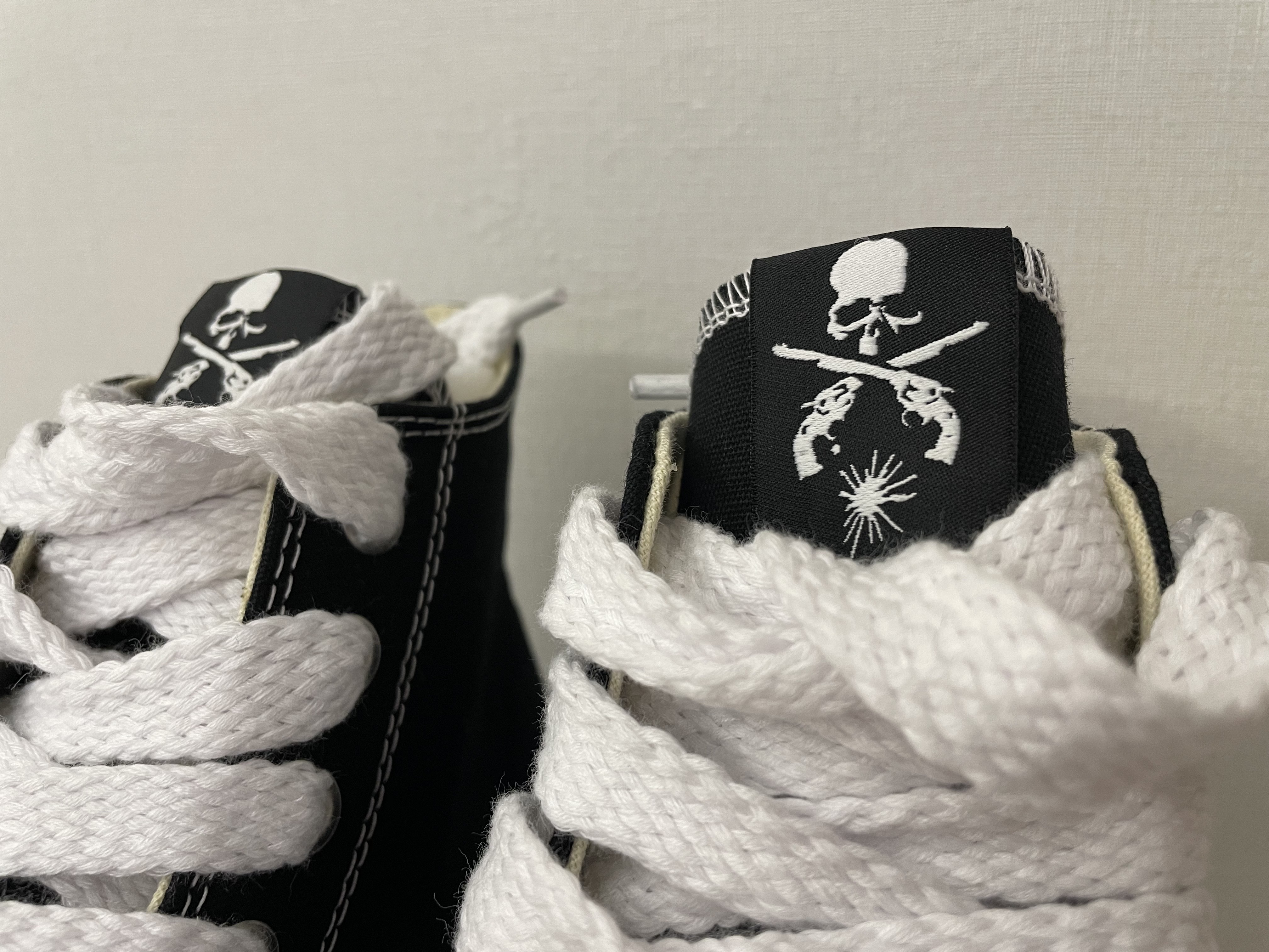 Maison Mihara Yasuhiro x Mastermind x Roar Peterson OG Sole Canvas High-top Sneakers Black White 착용 스타일 - 3
