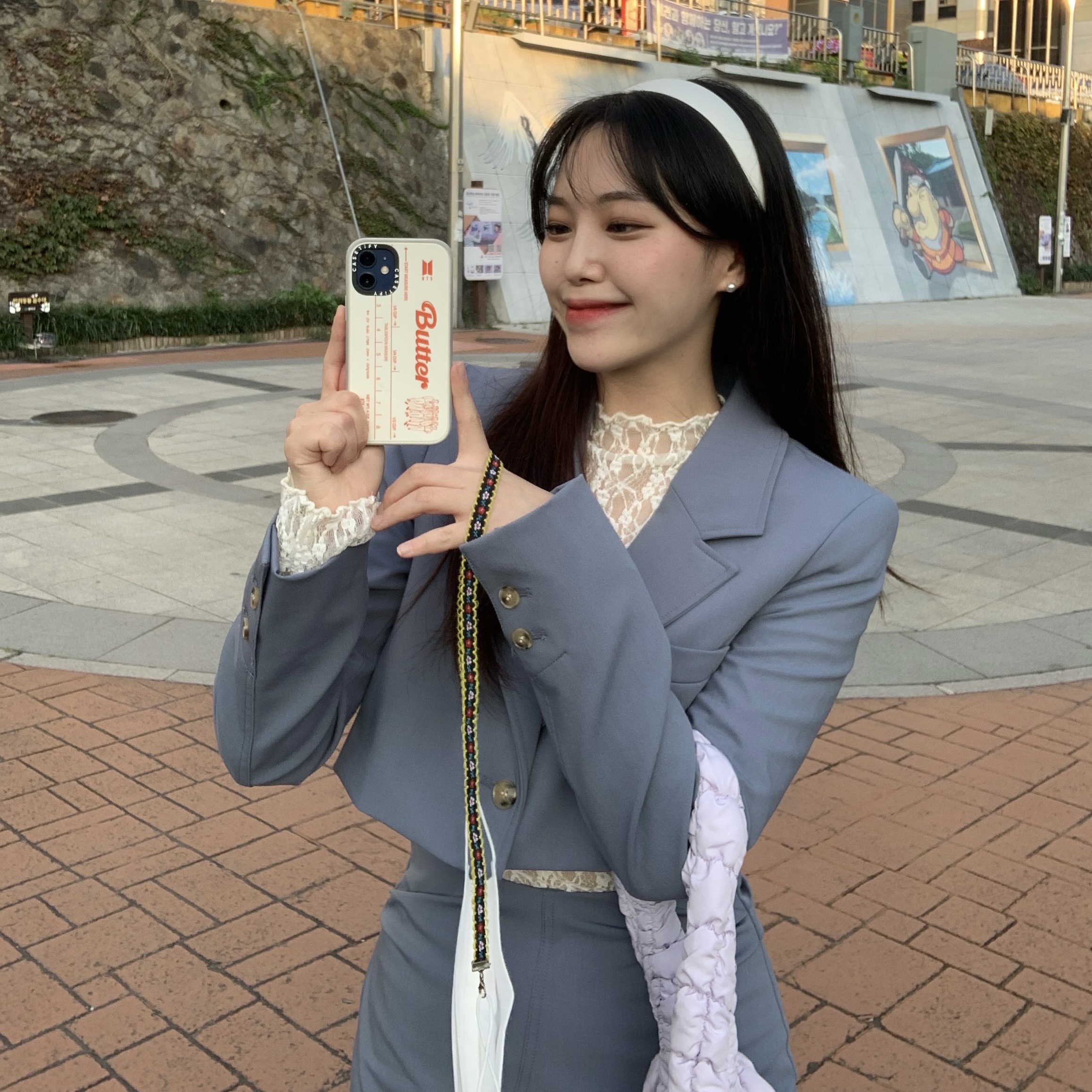 Casetify x IAB Studio iPhone Matte Cloth Tag Case White Sand, COS Quilted Mini Bag Dusty Lilac 착용 스타일 - 2