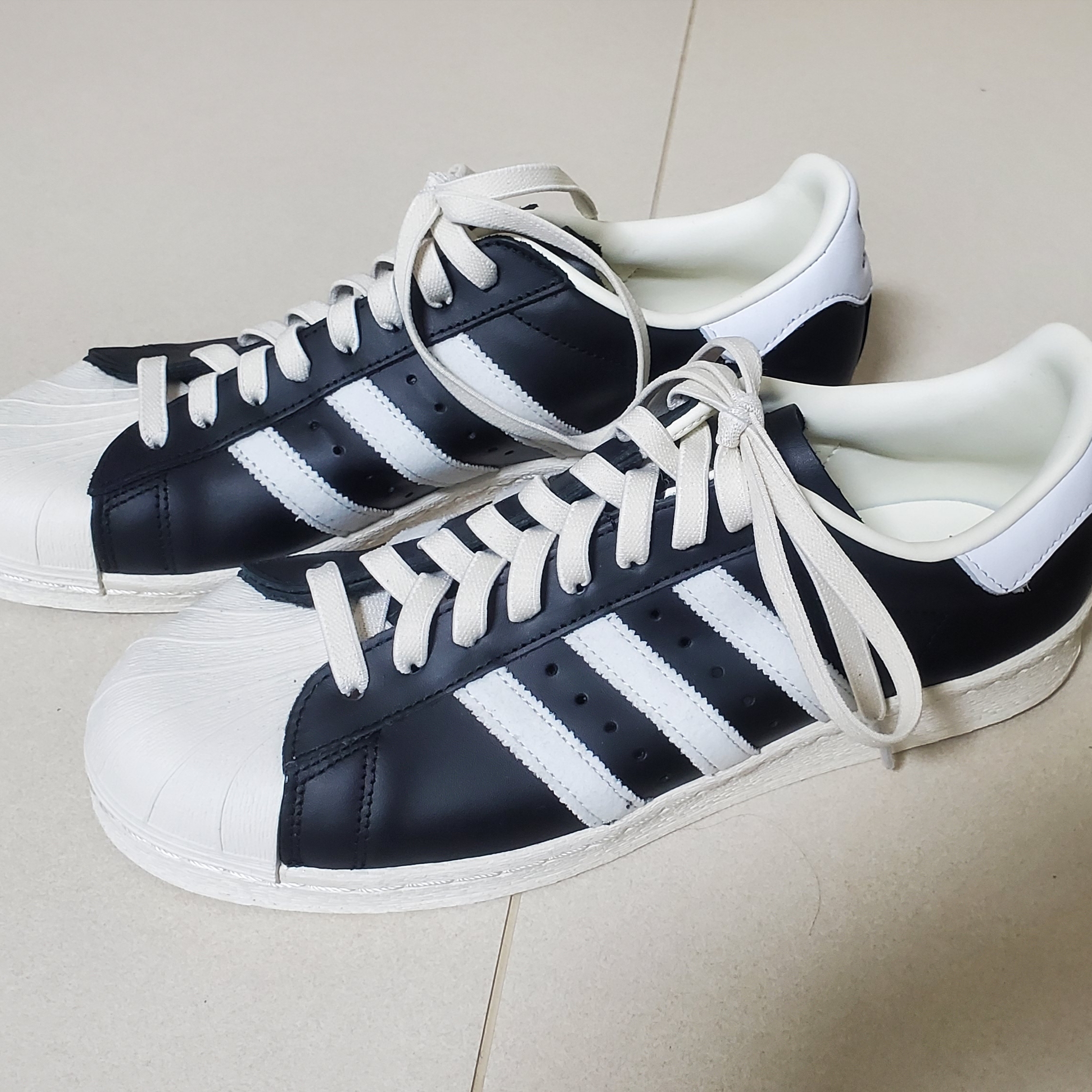 Adidas Superstar 82 FI Core Black 착용 스타일