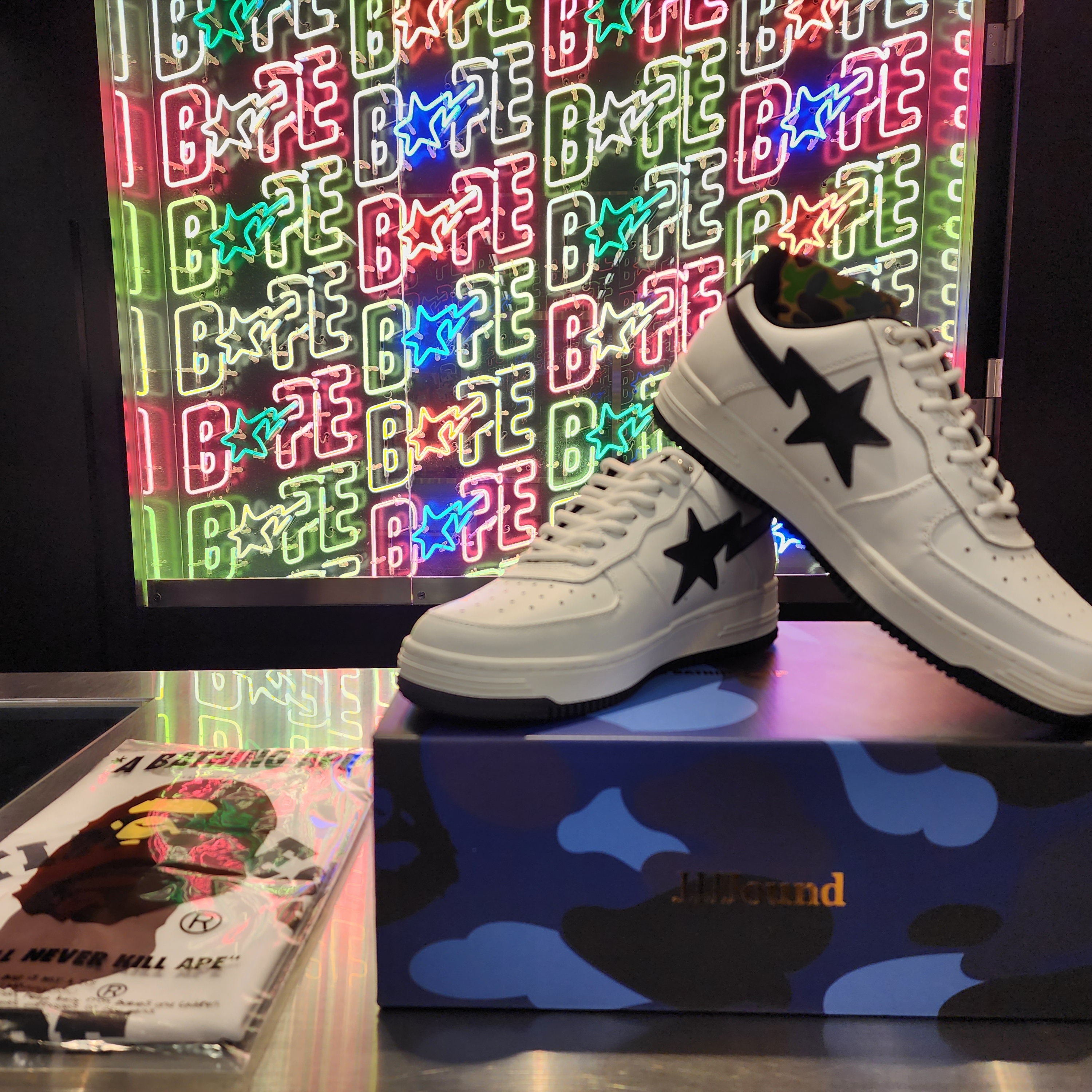 BAPE x JJJJound Bape Sta Low White Navy 착용 스타일 - 2