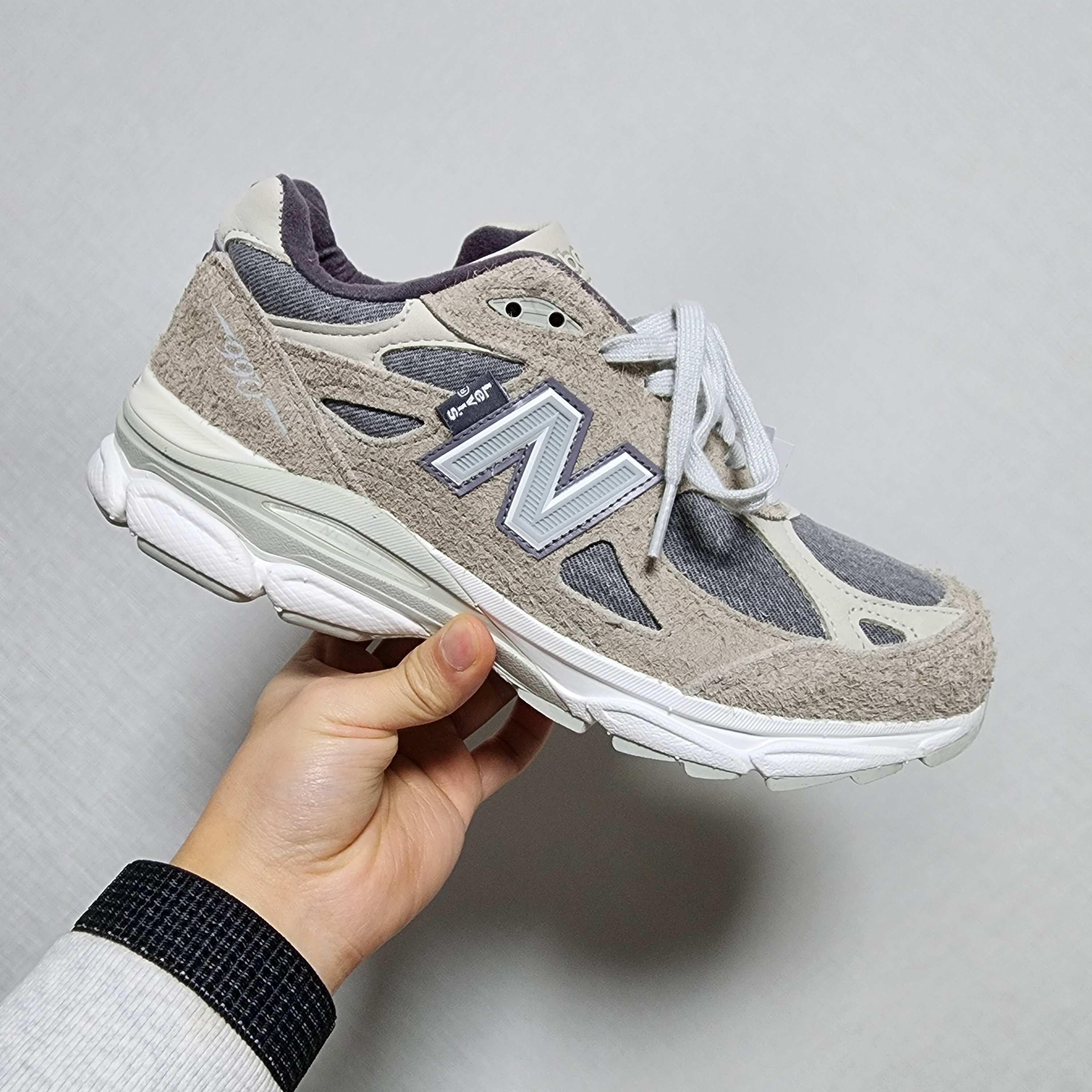 New Balance x Levi's 990v3 Grey (Levi's Tag) 착용 스타일 - 1