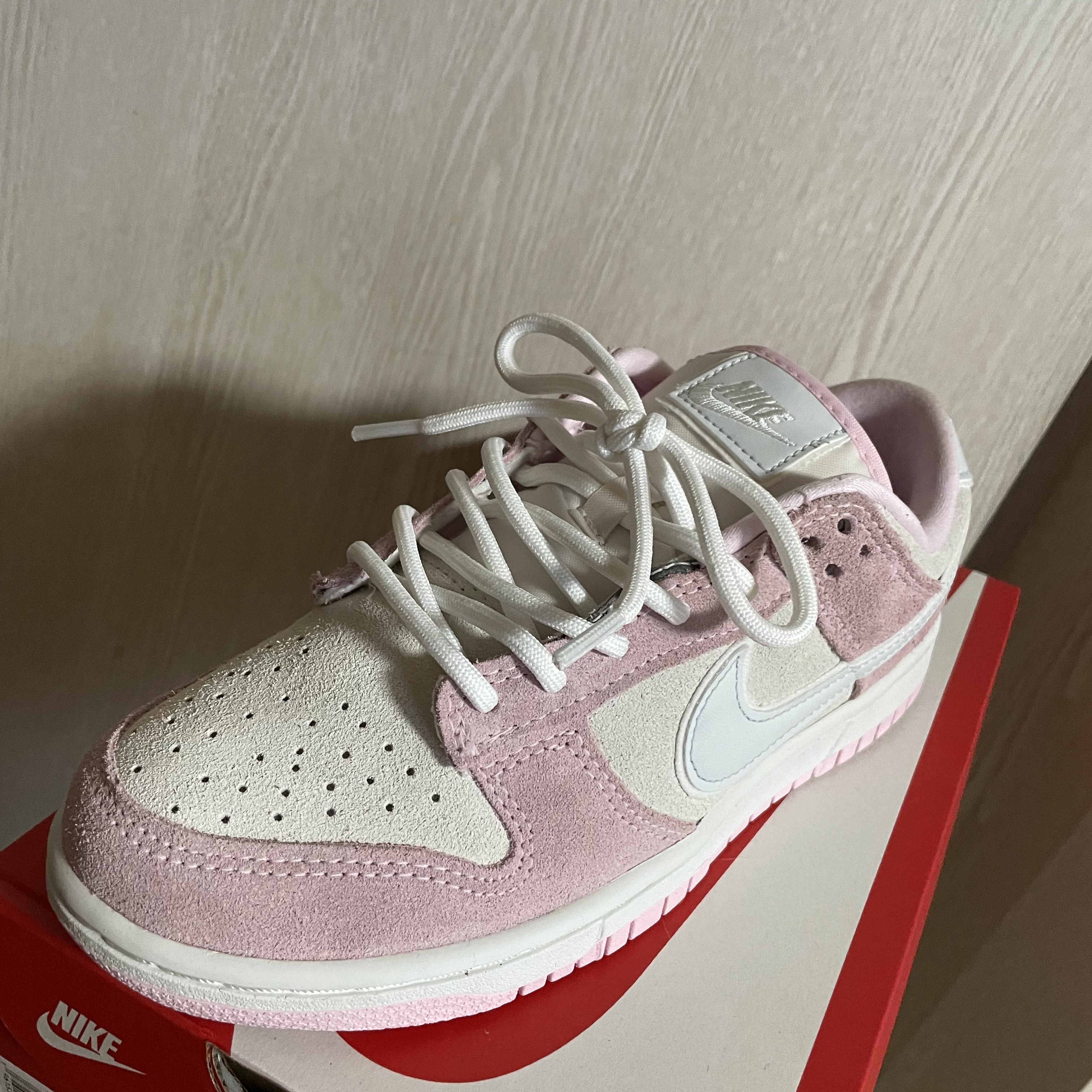 (W) Nike Dunk Low LX Pink Foam 착용 스타일 - 1
