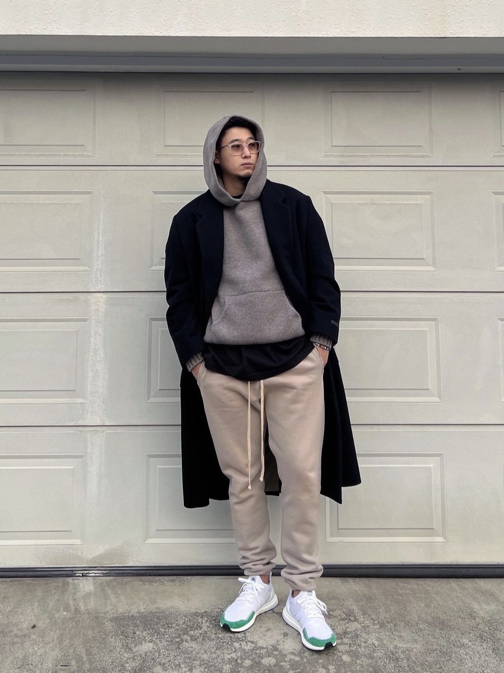 Fear of God The Vintage Sweatpants Vintage Paris Sky, Adidas Ultraboost 1.0 DNA Cloud White Green 착용 스타일