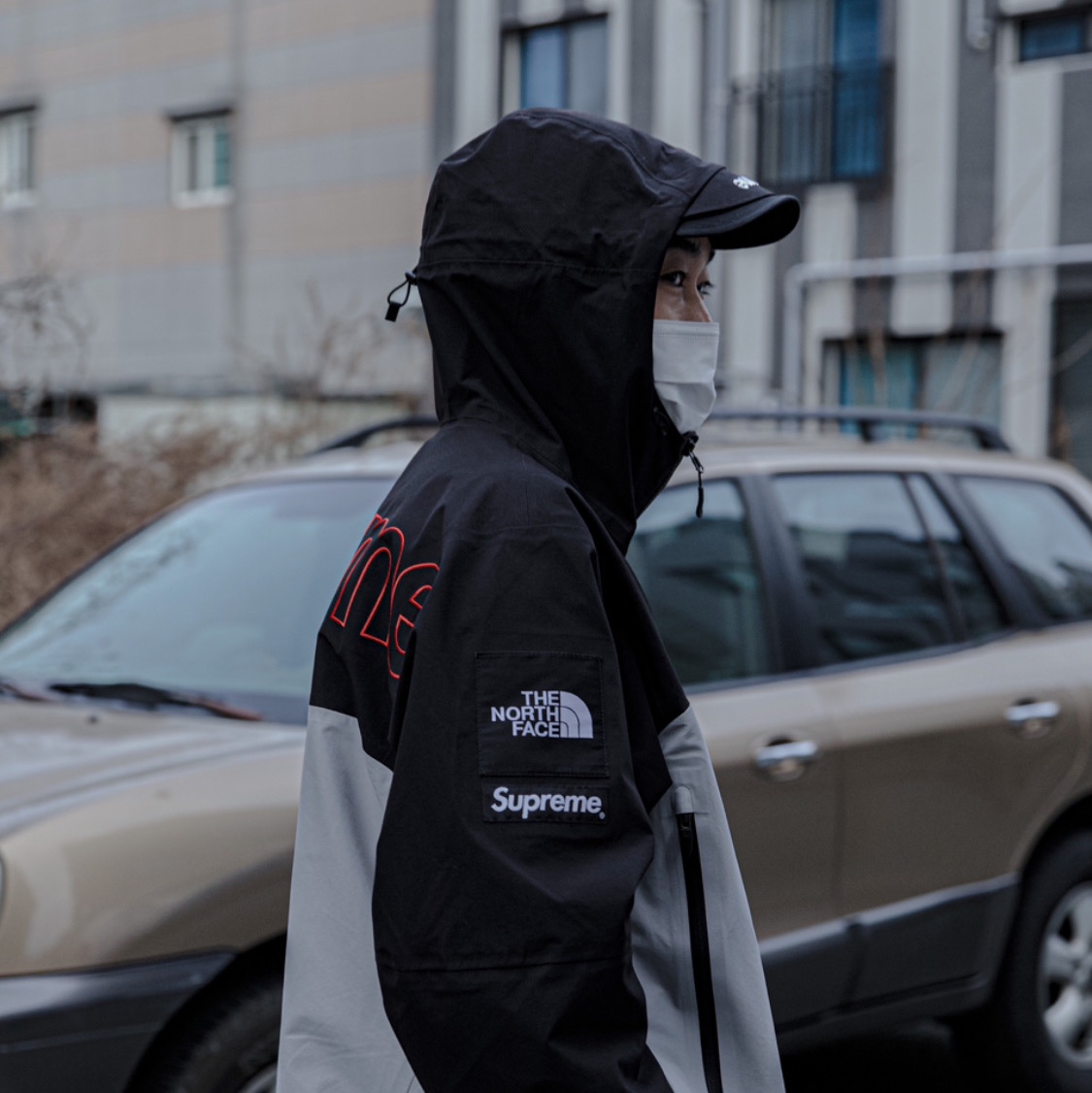 Supreme x The North Face Taped Seam Shell Jacket Grey - 22FW 착용 스타일 - 1