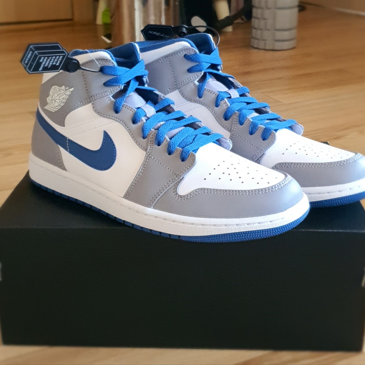 Jordan 1 Mid Cement Grey True Blue 착용 스타일