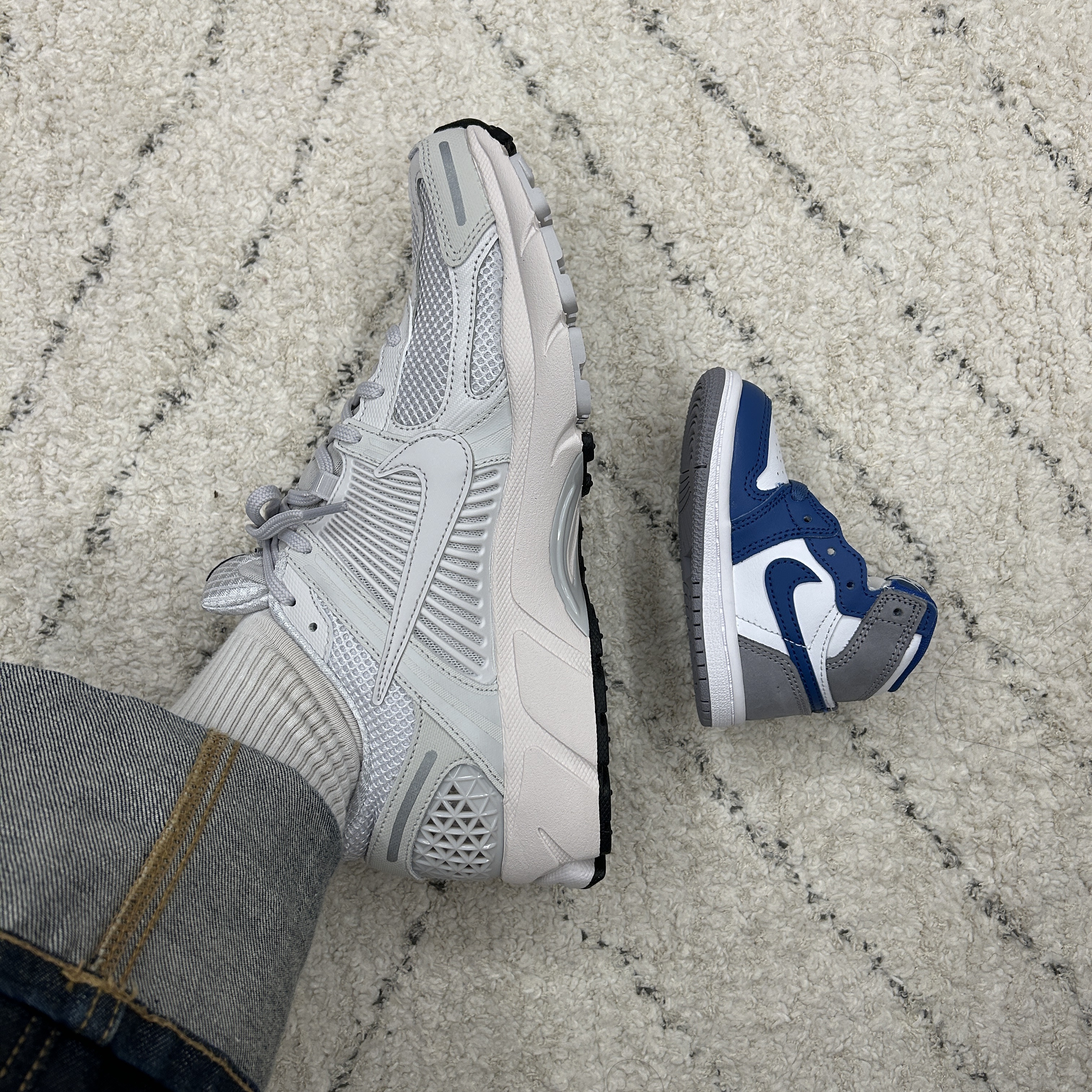 Nike Zoom Vomero 5 SP Vast Grey 2023, (TD) Jordan 1 Retro High OG True Blue 착용 스타일 - 1