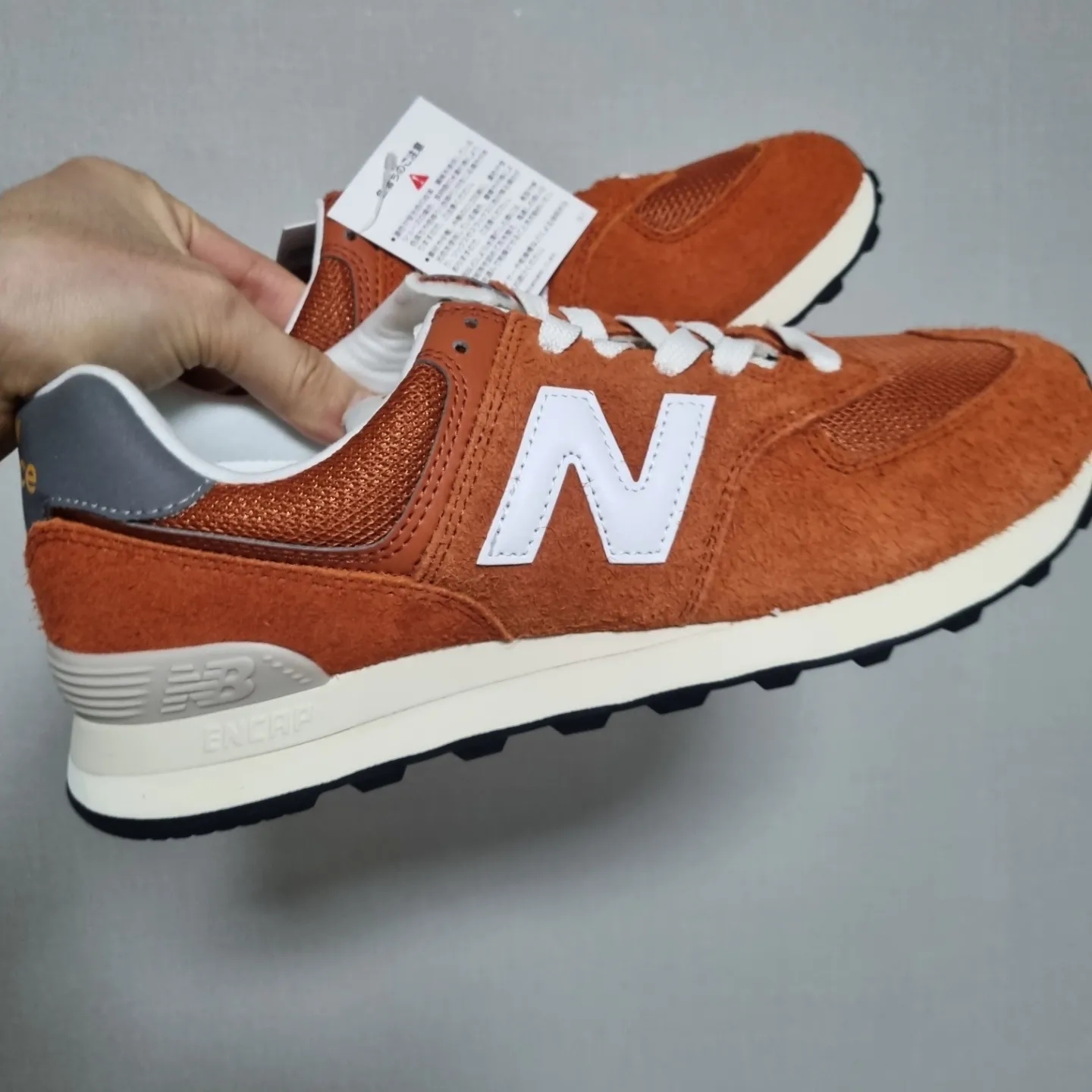 New Balance 574 Heritage Orange Burst White 착용 스타일 - 3