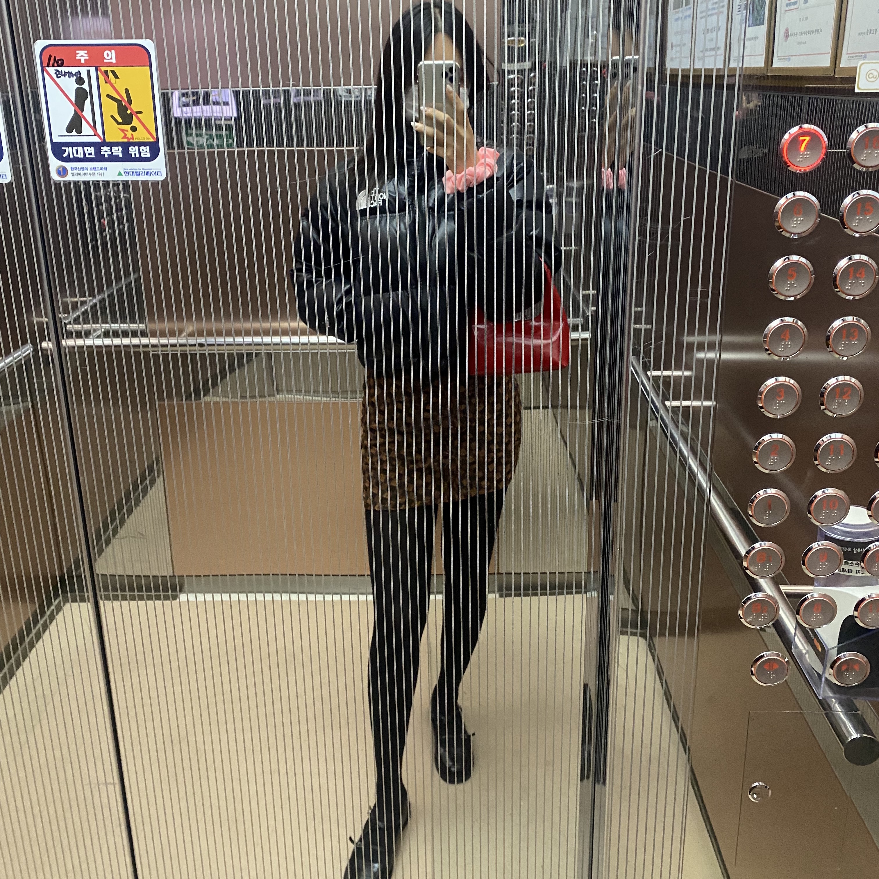 (W) The North Face Nuptse Short Jacket TNF Black 착용 스타일