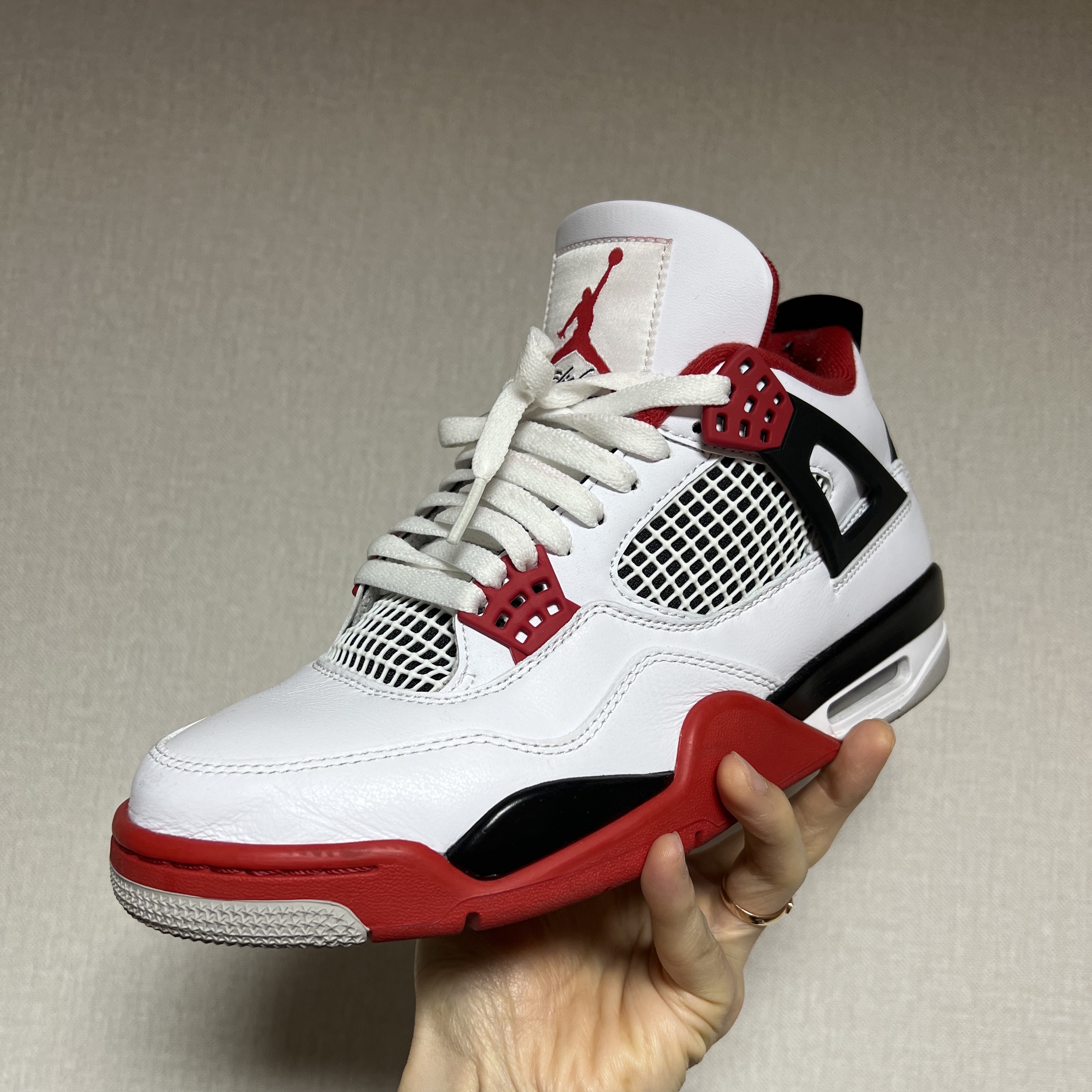 Jordan 4 Retro OG Fire Red 2020 착용 스타일 - 1