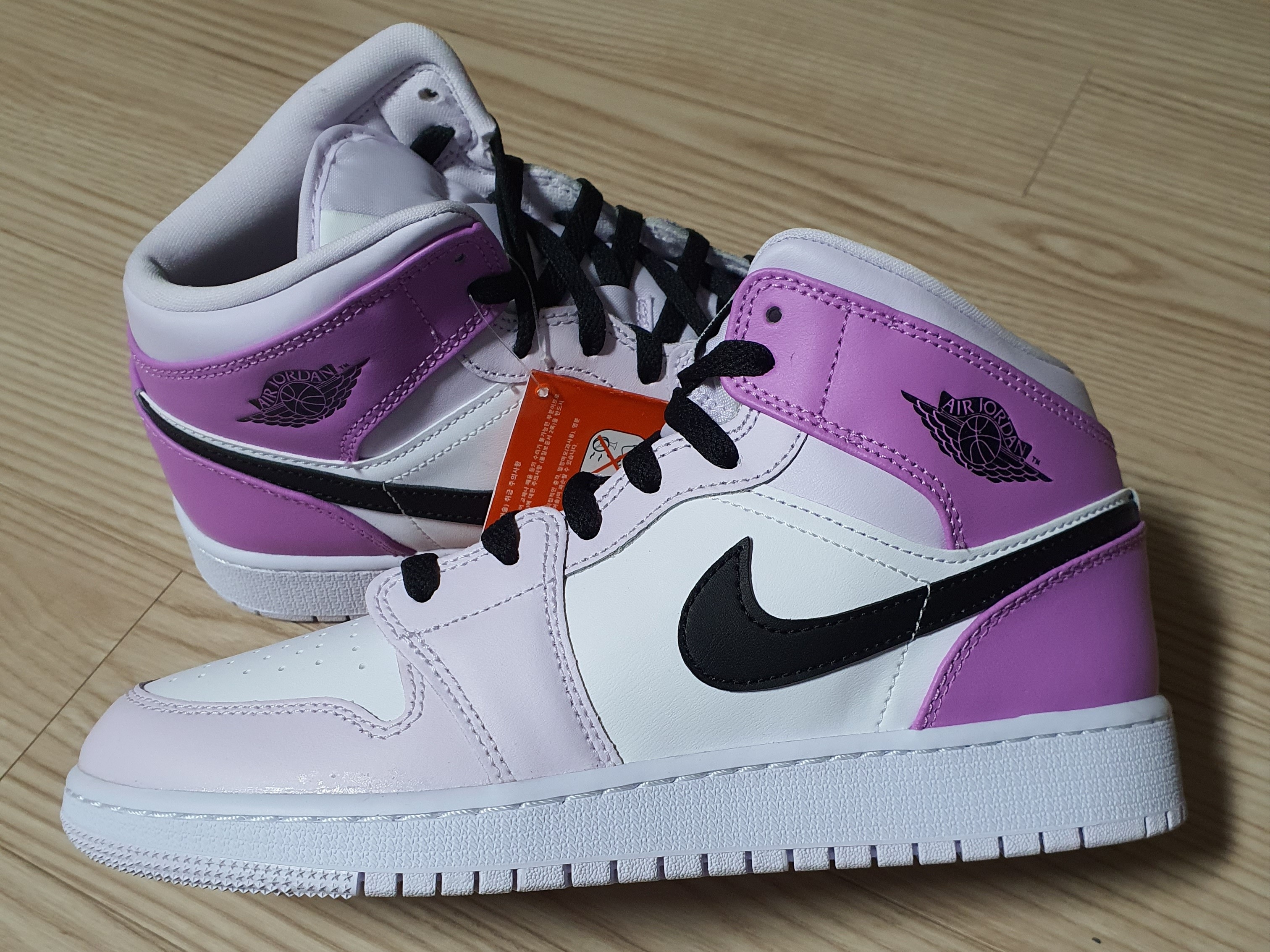 (GS) Jordan 1 Mid Barely Grape White 착용 스타일 - 1