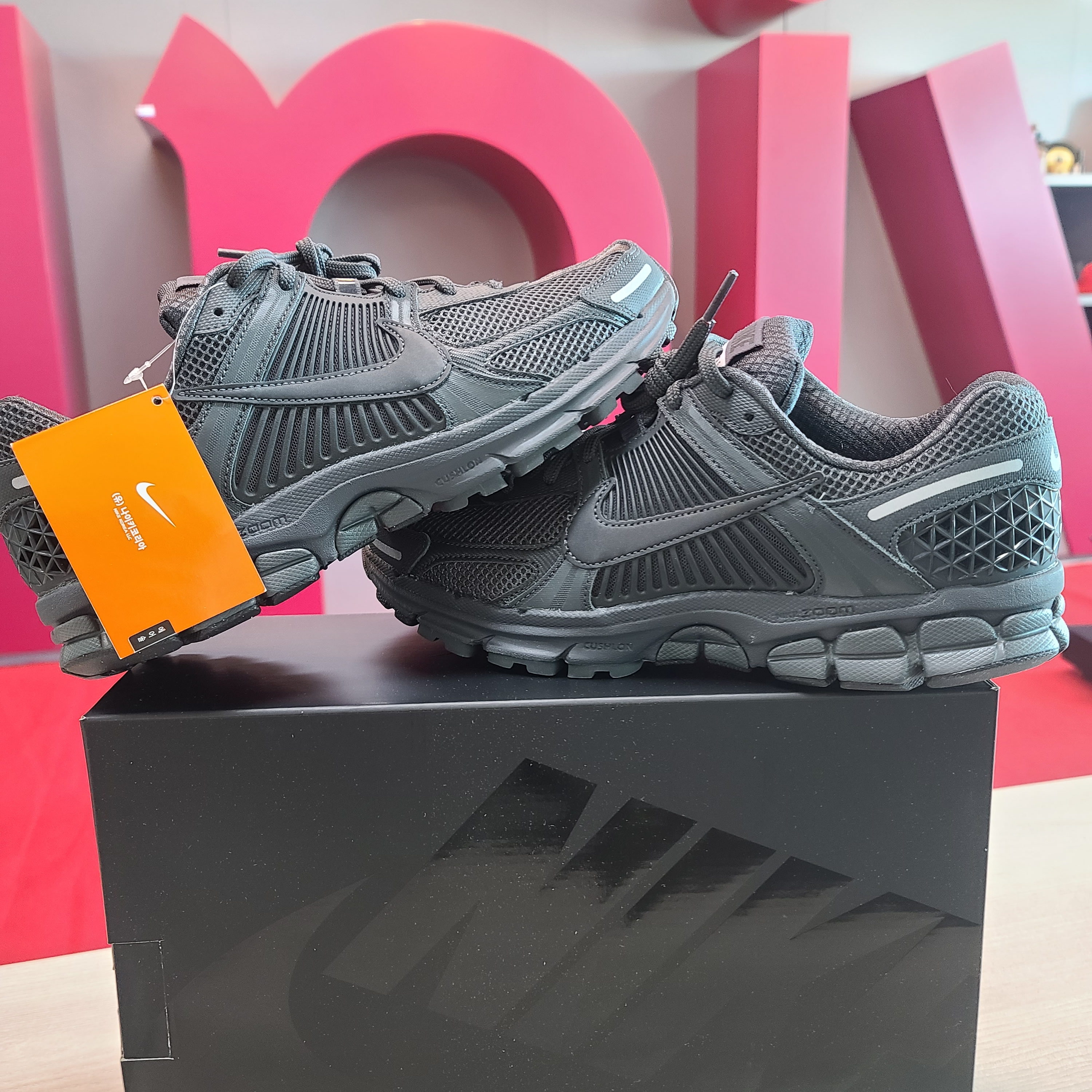 Nike Zoom Vomero 5 SP Anthracite 2023 착용 스타일 - 2