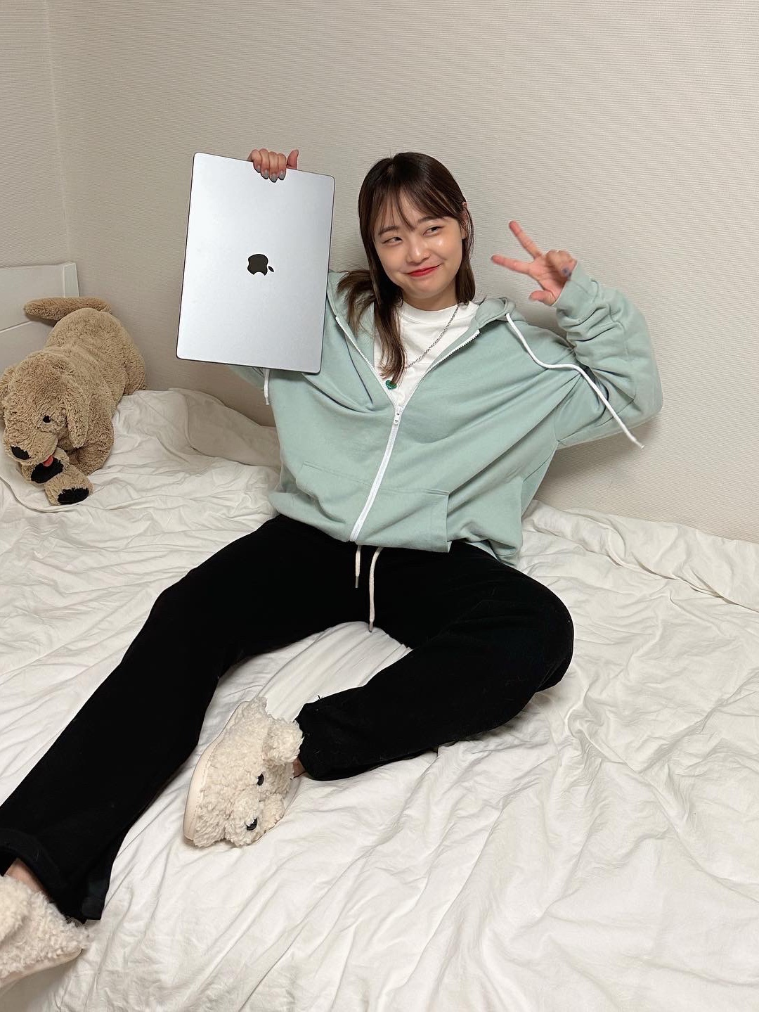 Apple 2021 MacBook Pro 16 M1 Pro 10-Core 512GB SSD / 16GB RAM Space Gray (Korean Ver.), Human Made Five Heart Necklace Silver 착용 스타일 - 5