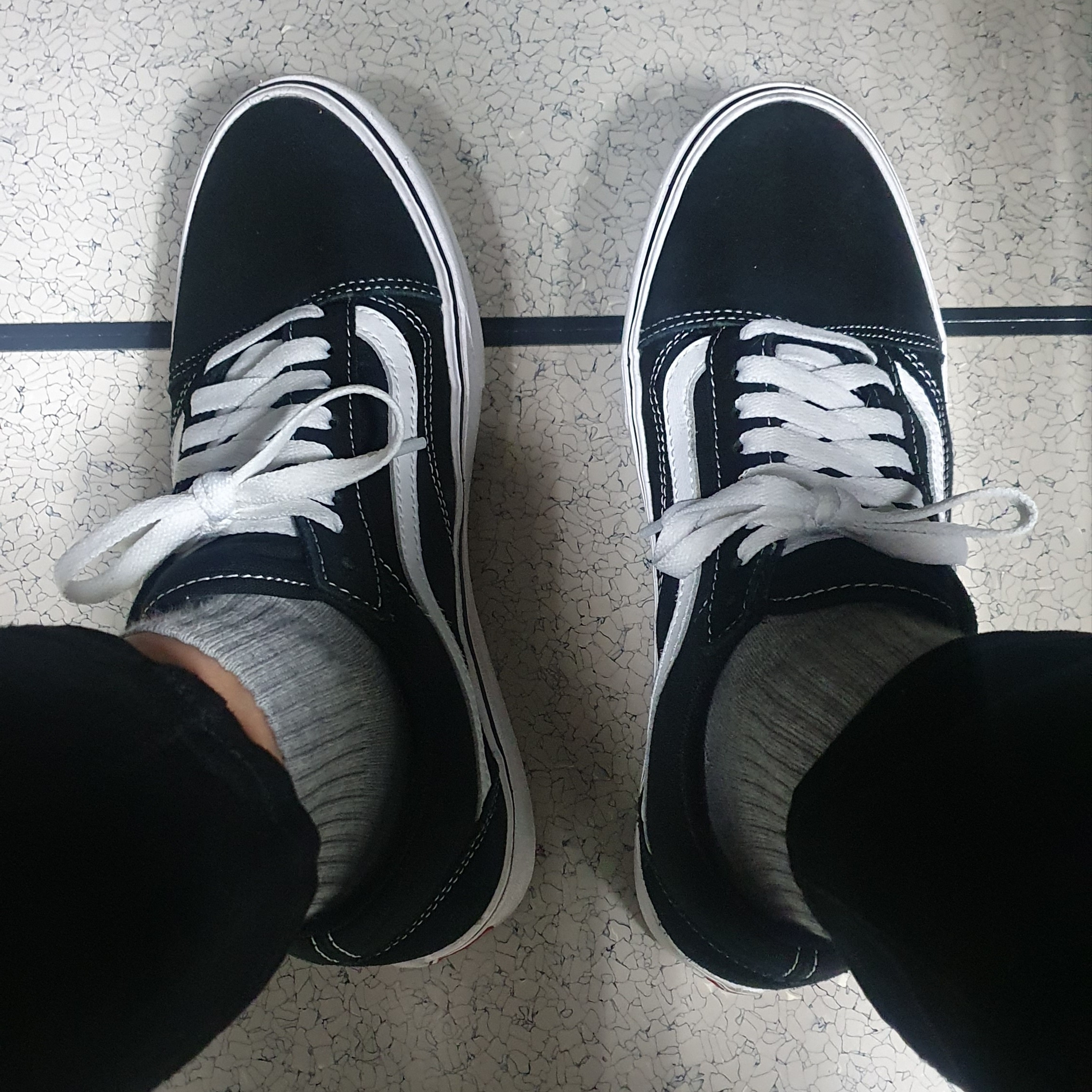 Vans ComfyCush Old Skool Black True white 착용 스타일