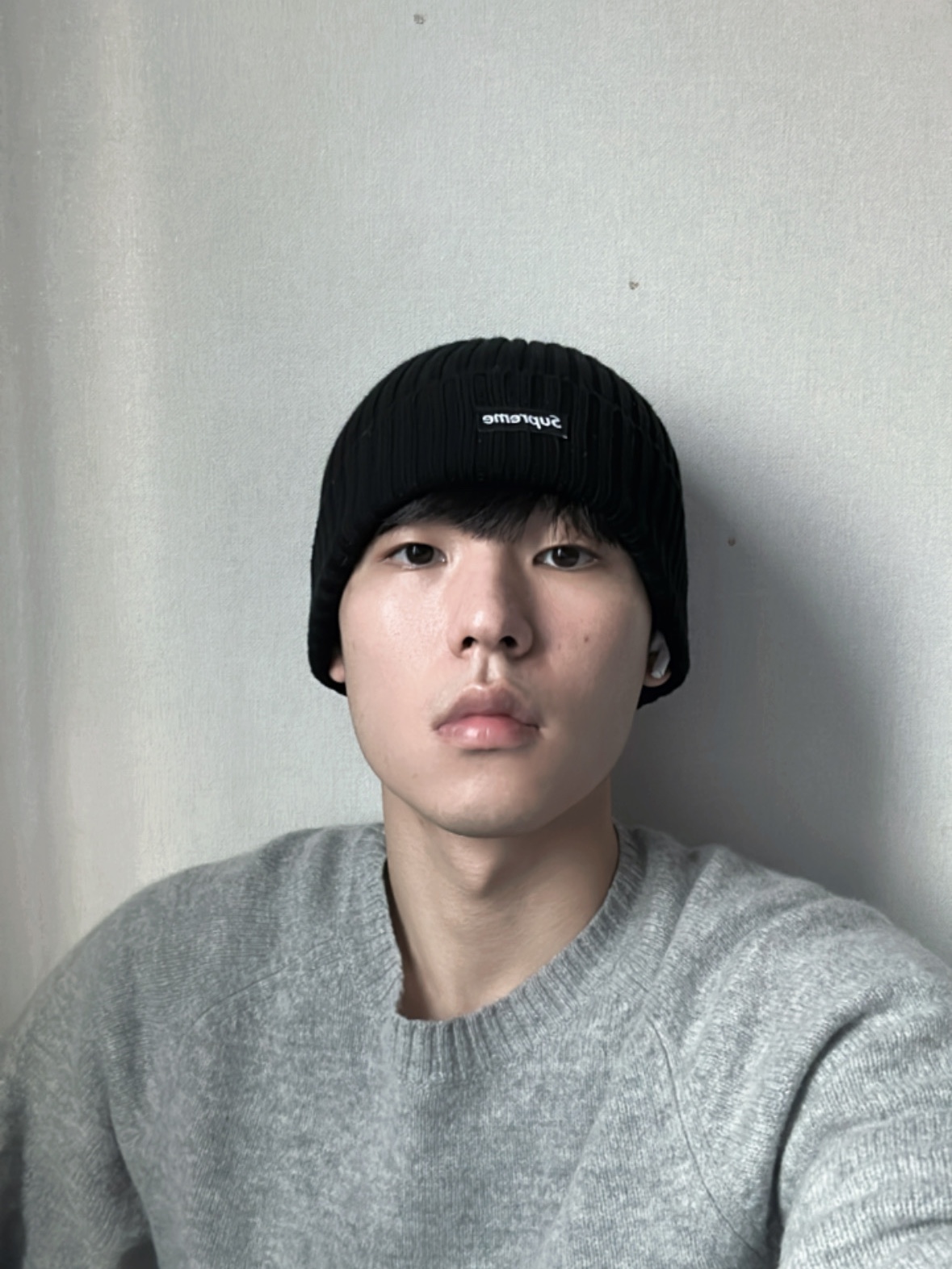 Supreme Overdyed Beanie Black 착용 스타일