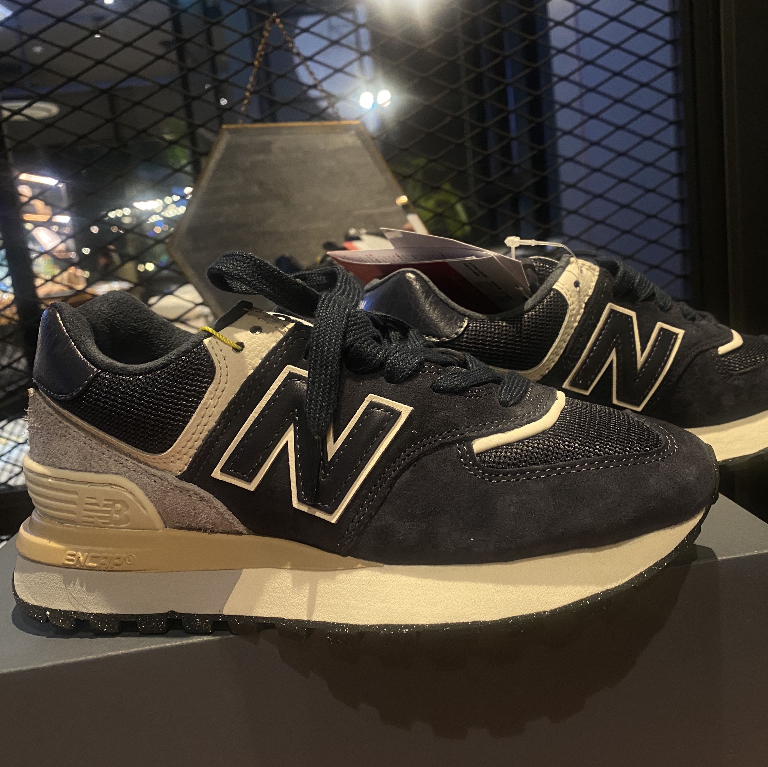 New Balance 574 Legacy Blue Navy 착용 스타일